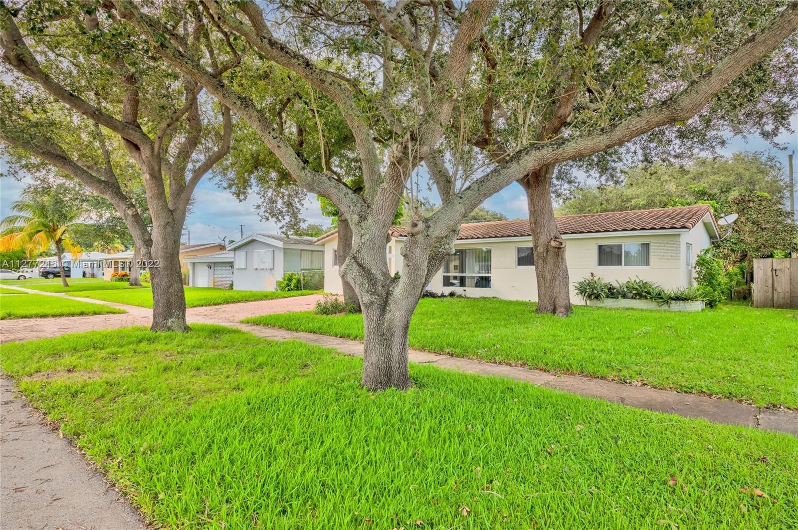 HOLLYWOOD HEIGHTS ADD SEC - Residential Lease