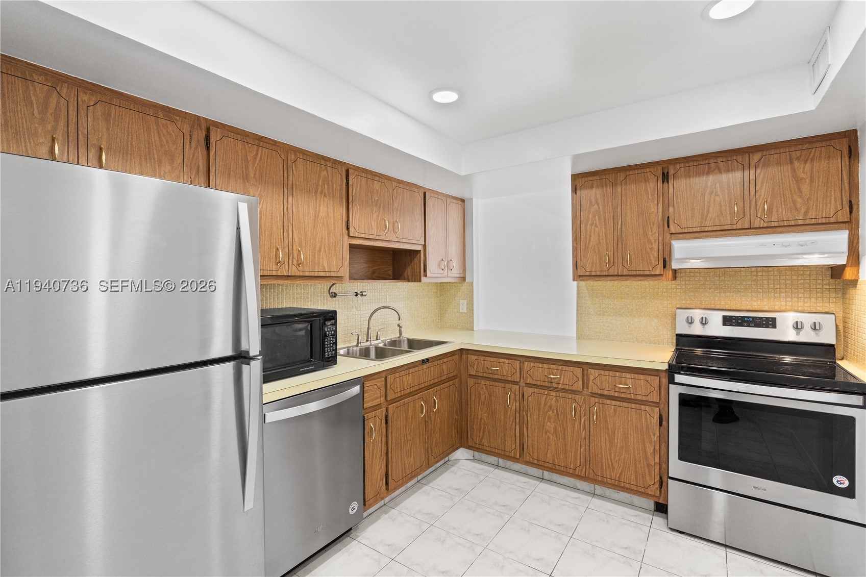 BUCKLEY TOWERS CONDO - EA - Residential