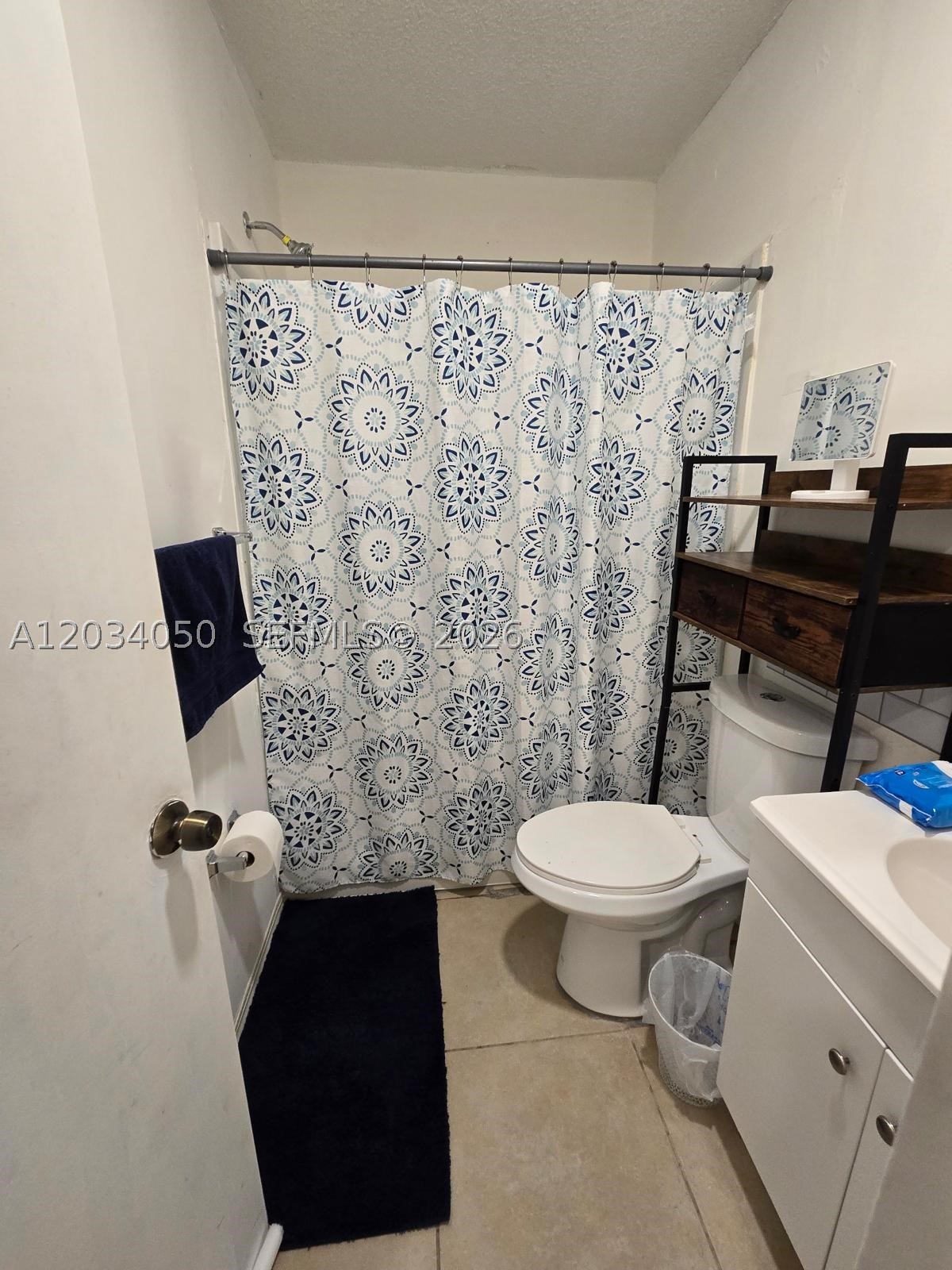 LAKES OF THE MEADOW SEC 2 - Residential Lease