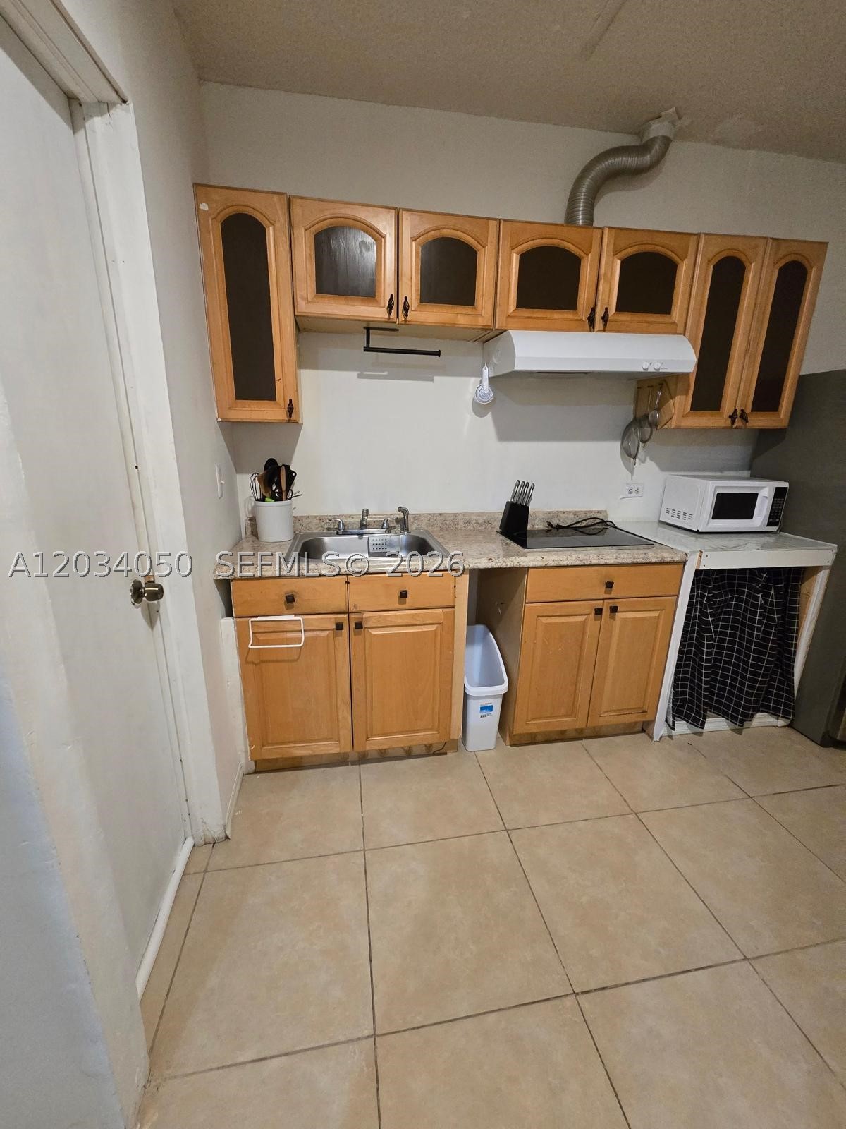 LAKES OF THE MEADOW SEC 2 - Residential Lease