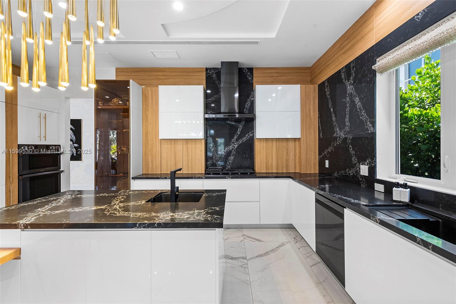 GOLDEN BEACH SEC F - Residential