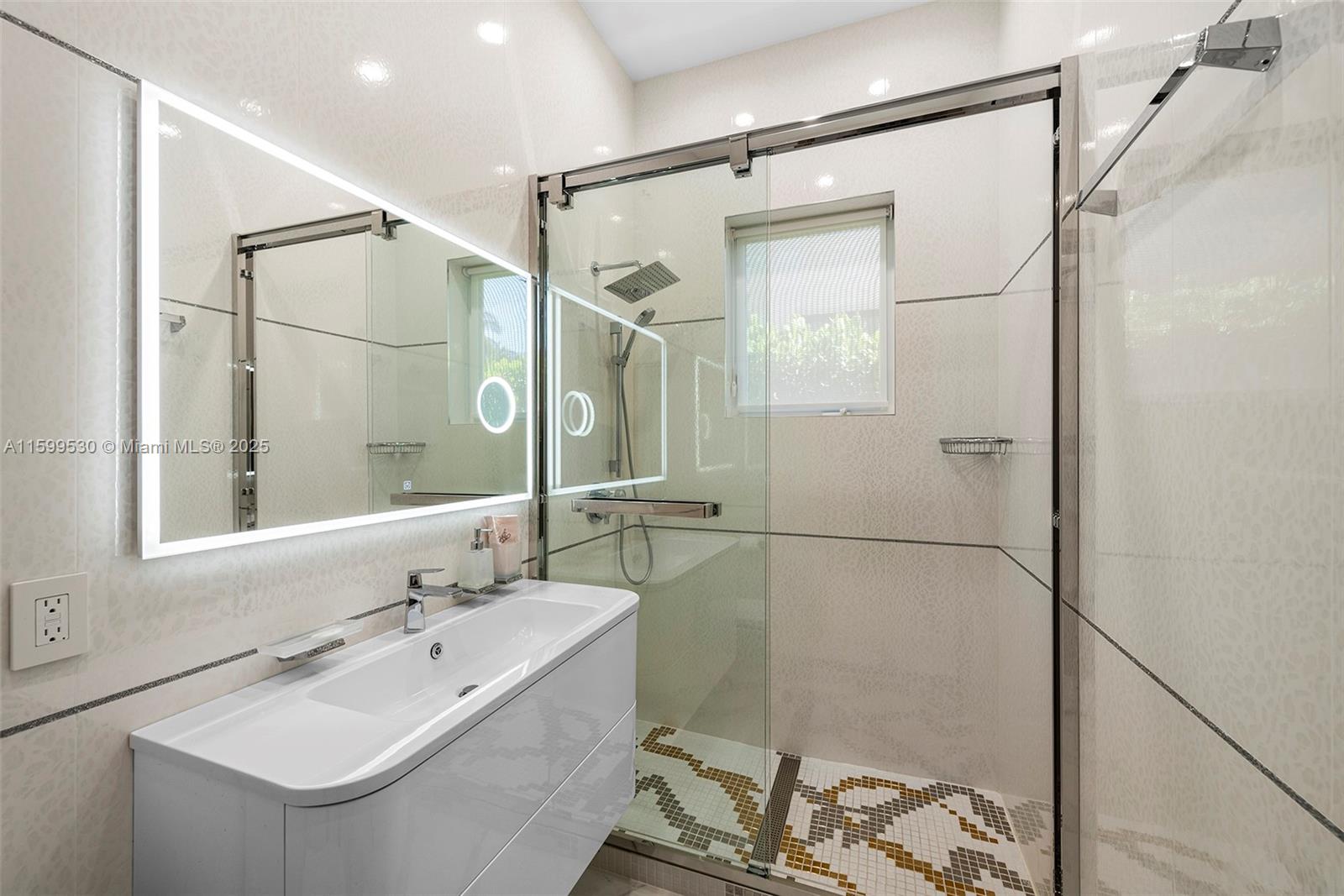 GOLDEN BEACH SEC F - Residential