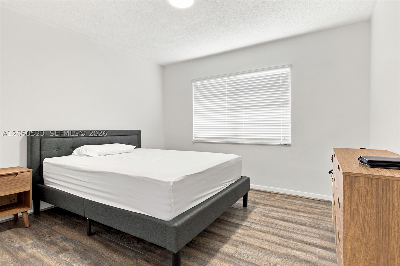INTERNATIONAL GARDENS SEC - Residential
