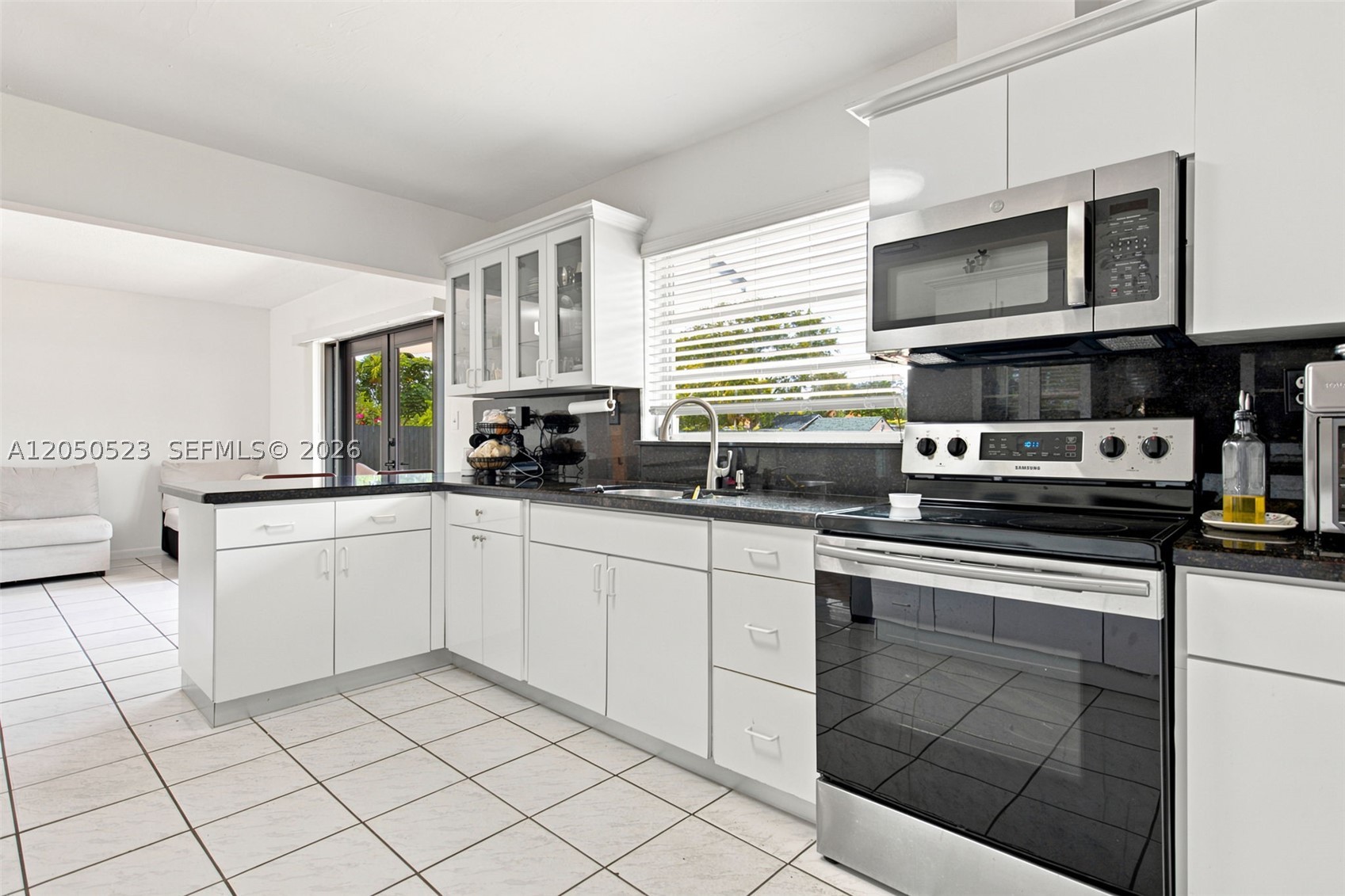 INTERNATIONAL GARDENS SEC - Residential