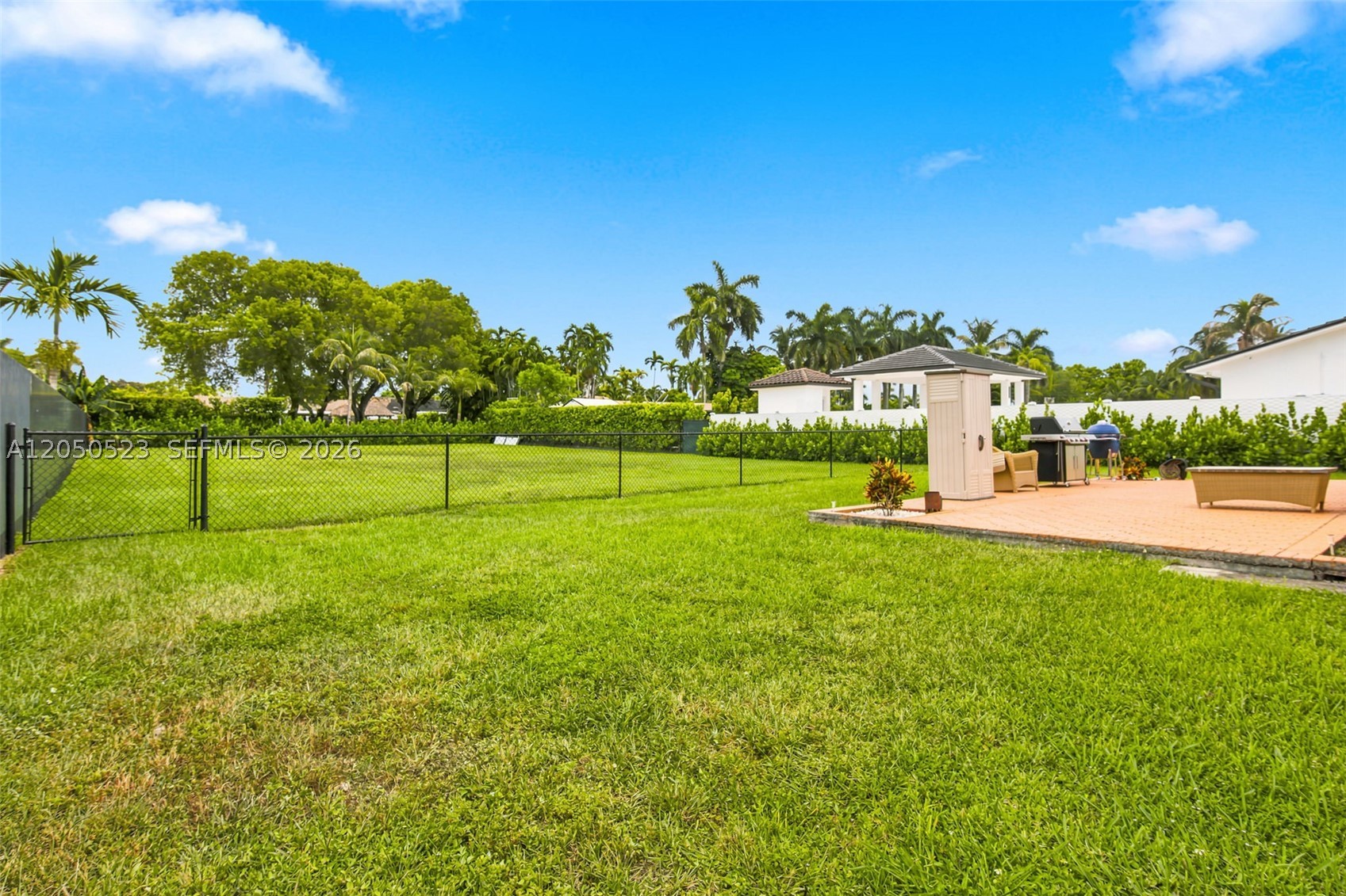 INTERNATIONAL GARDENS SEC - Residential