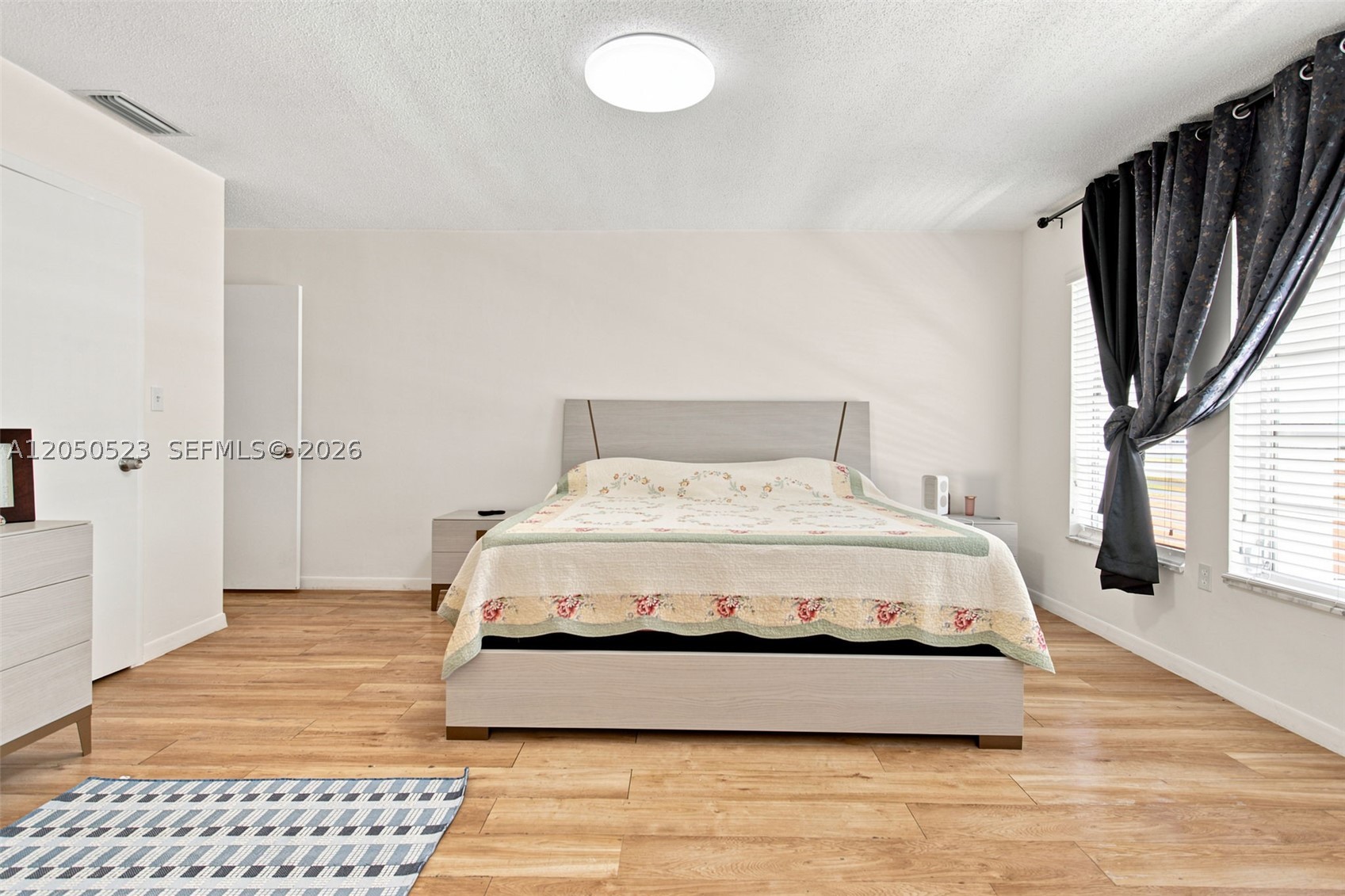INTERNATIONAL GARDENS SEC - Residential