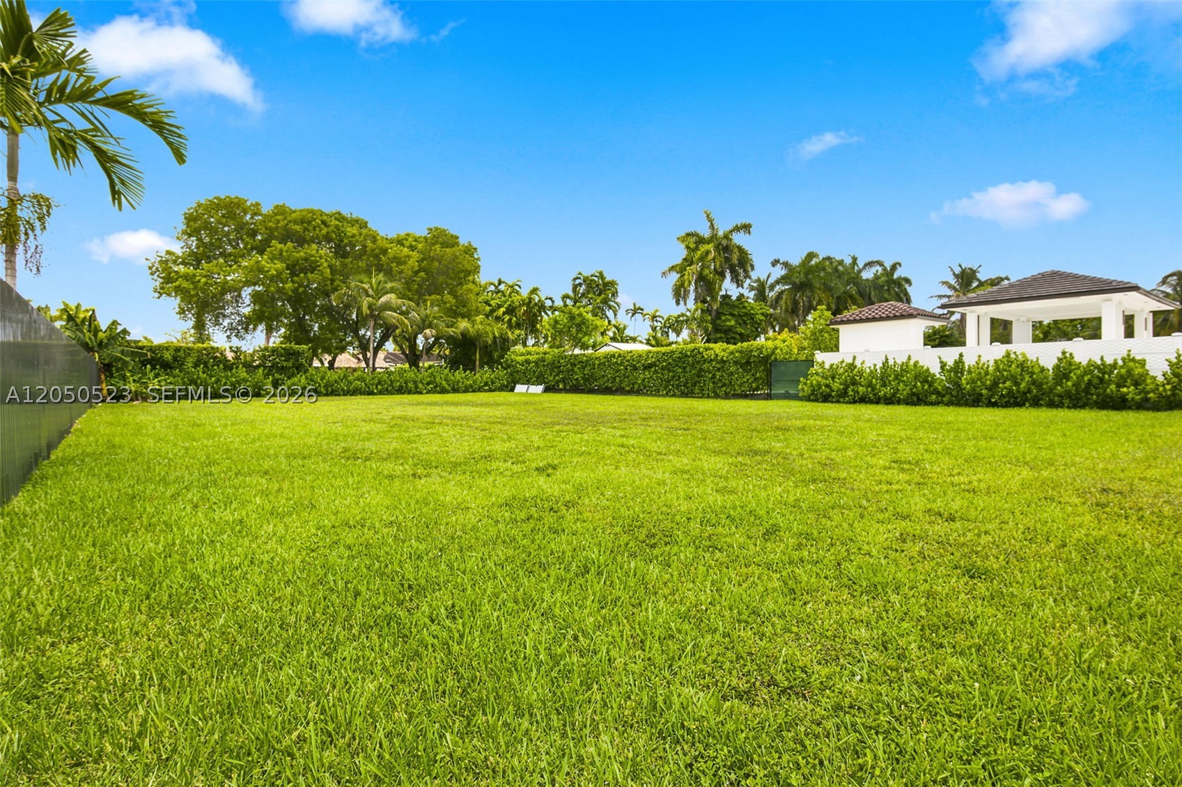 INTERNATIONAL GARDENS SEC - Residential