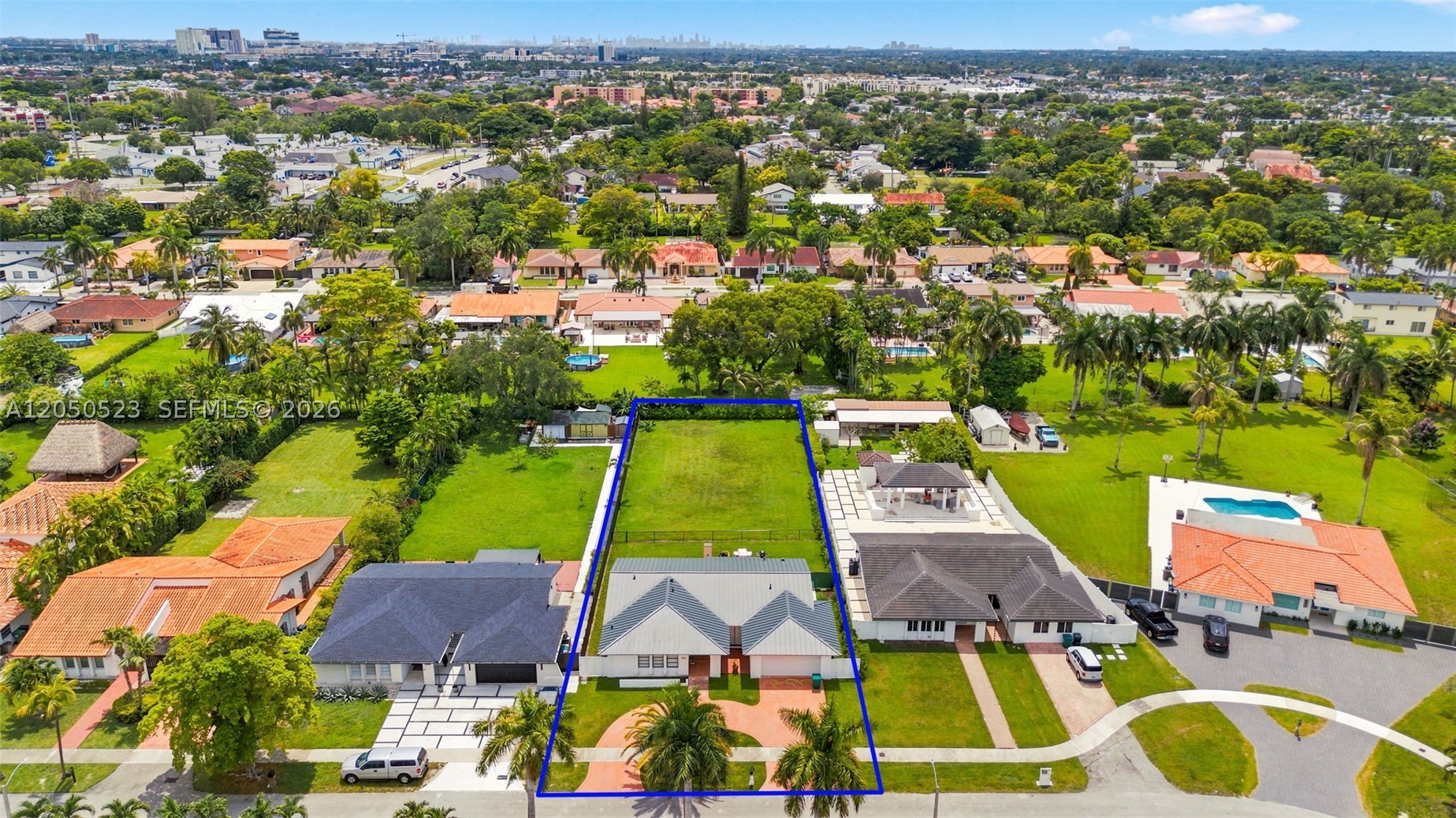 INTERNATIONAL GARDENS SEC - Residential
