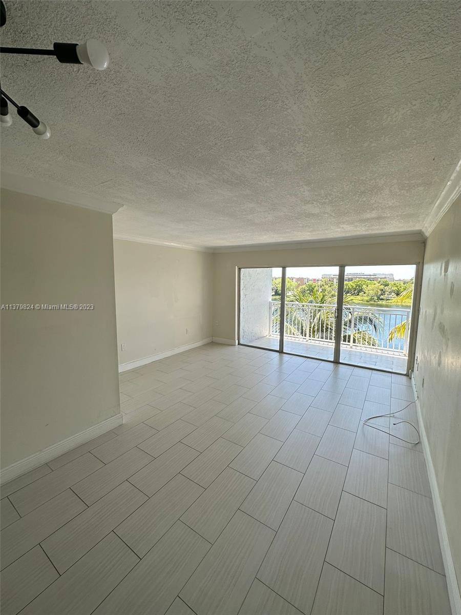 THE BEACH CLUB FONTAINEBL - Residential Lease