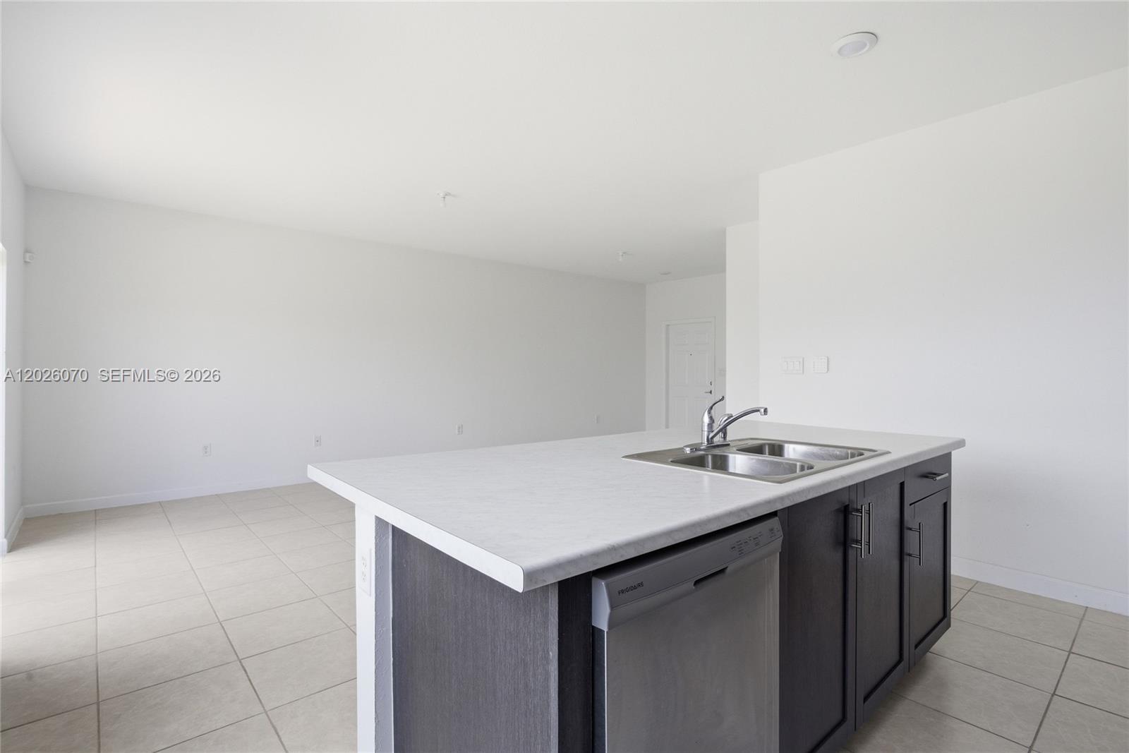 ENCLAVE SOUTH PHASE 1 - Residential