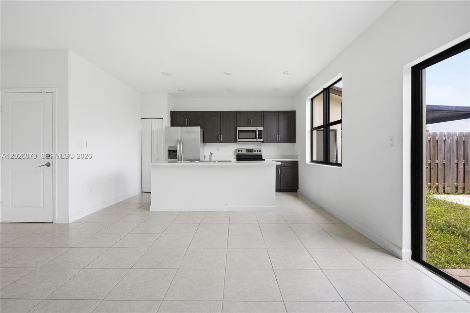 ENCLAVE SOUTH PHASE 1 - Residential