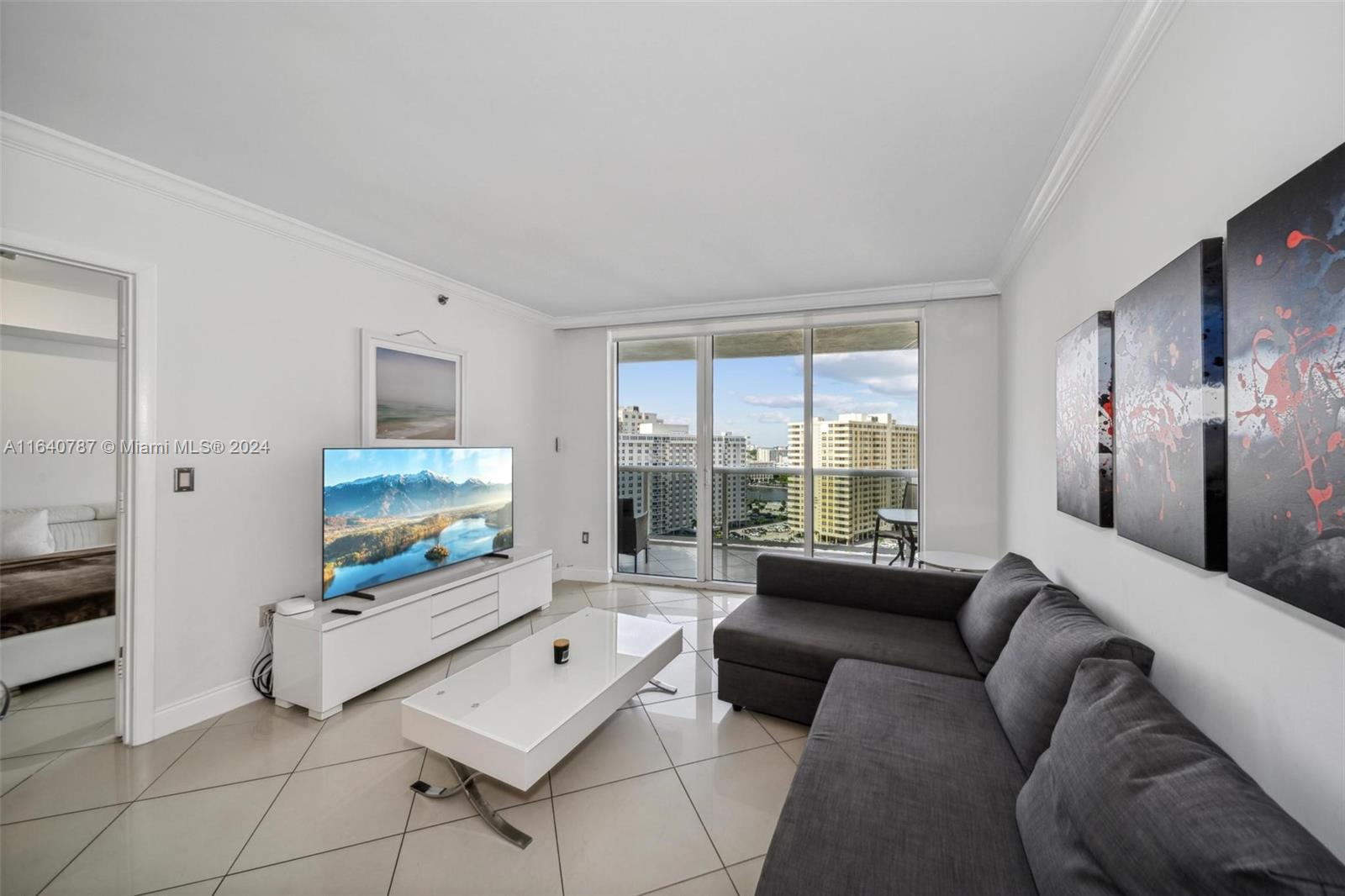 Beautiful 1 bed 1 bath and a den overlooking the intracoastal. Nice light ceramic floors kitchen with granite
counter and top of the line appliances. Enjoy the magnificent amenities that beach club offers such as
gorgeous pools, state of the art gym and fitness center, spa, 24 hrs. Concierge, security & valet, etc., shows
very well.