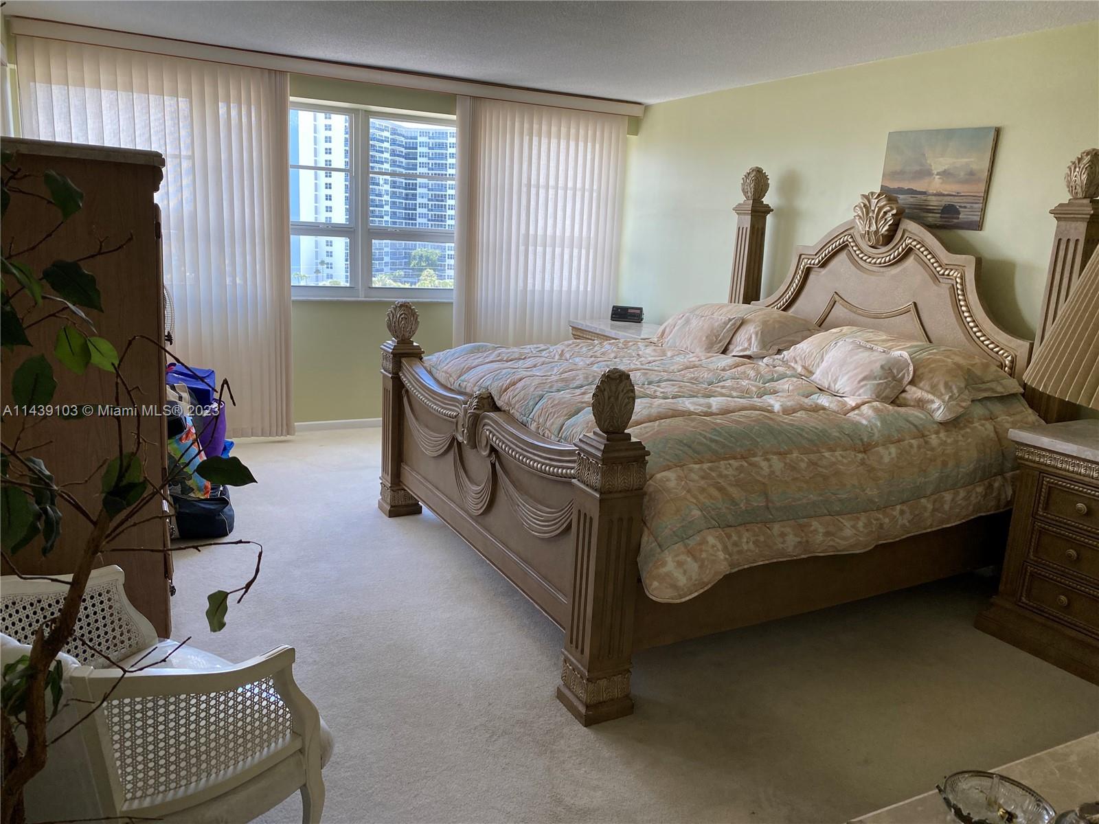 COMMODORE CONDO - Residential