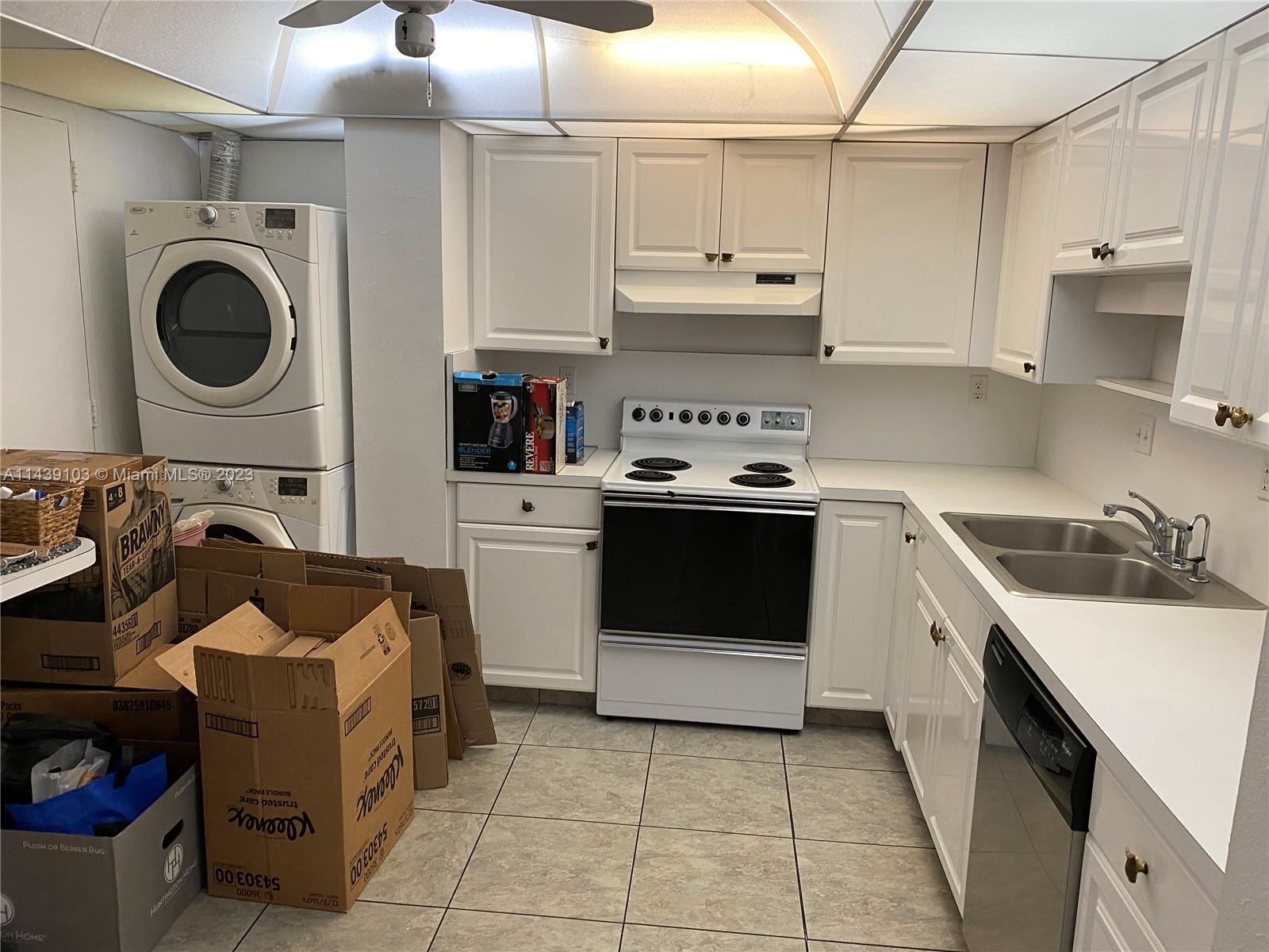 COMMODORE CONDO - Residential