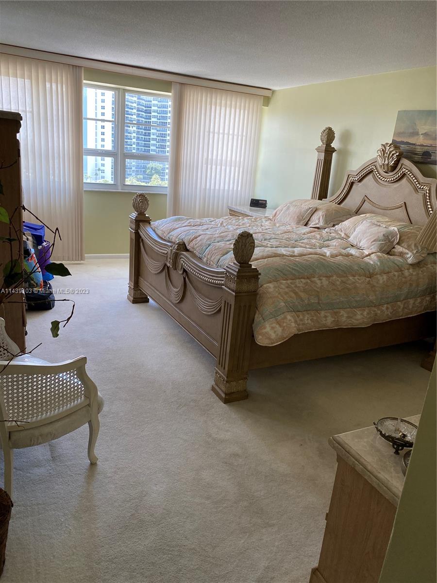 COMMODORE CONDO - Residential