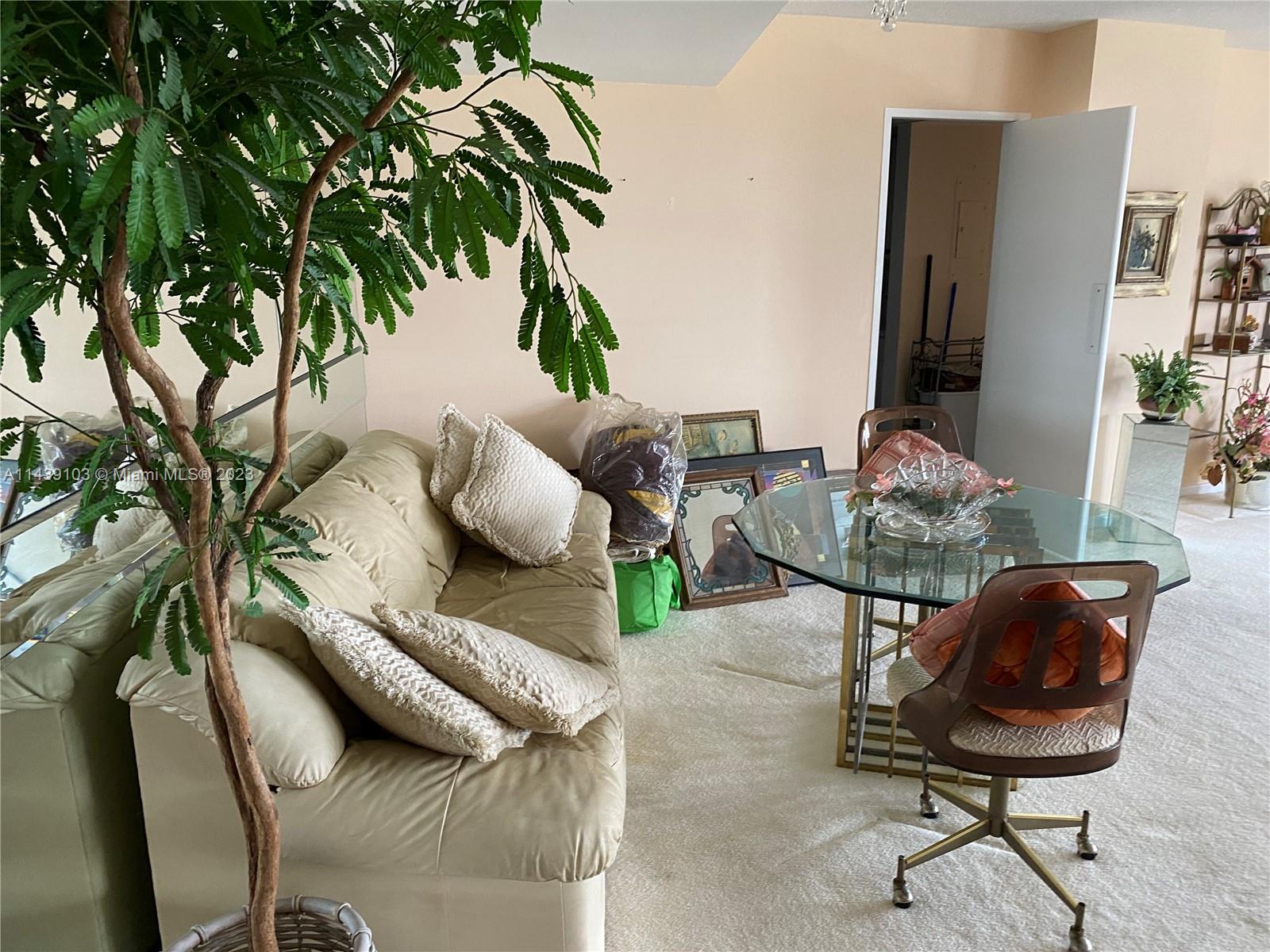 COMMODORE CONDO - Residential