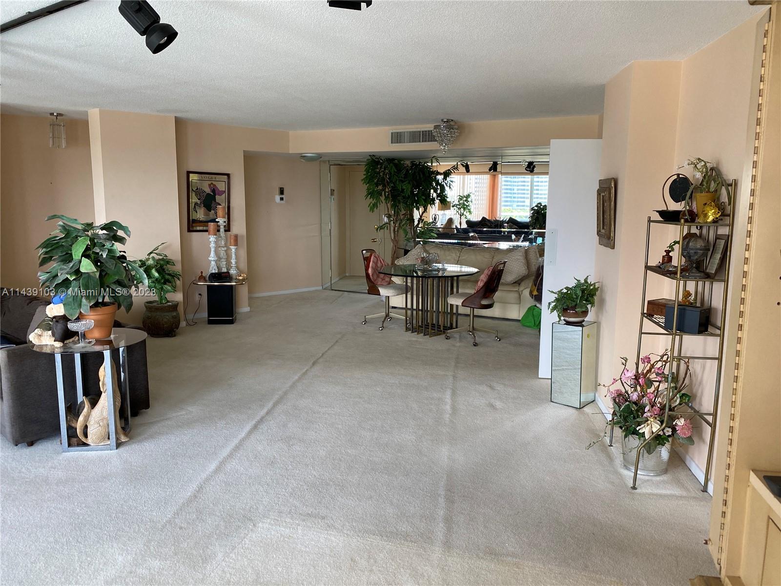 COMMODORE CONDO - Residential