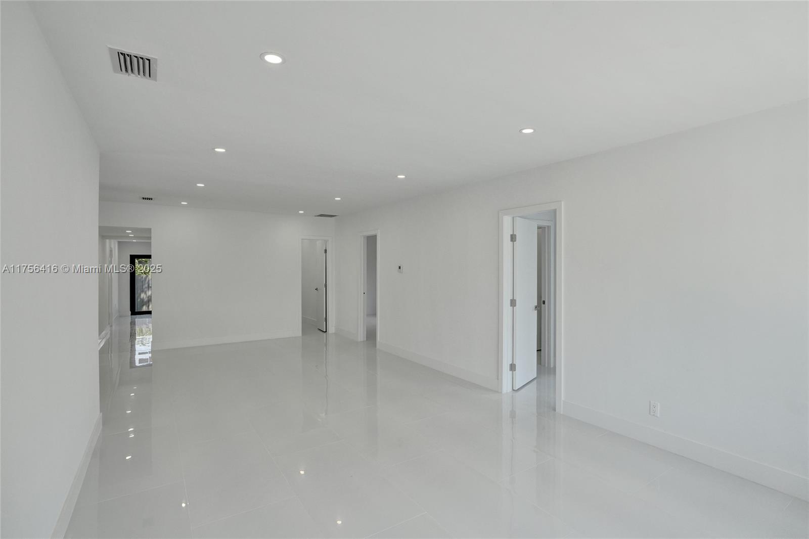 EAST VEDADO - Residential