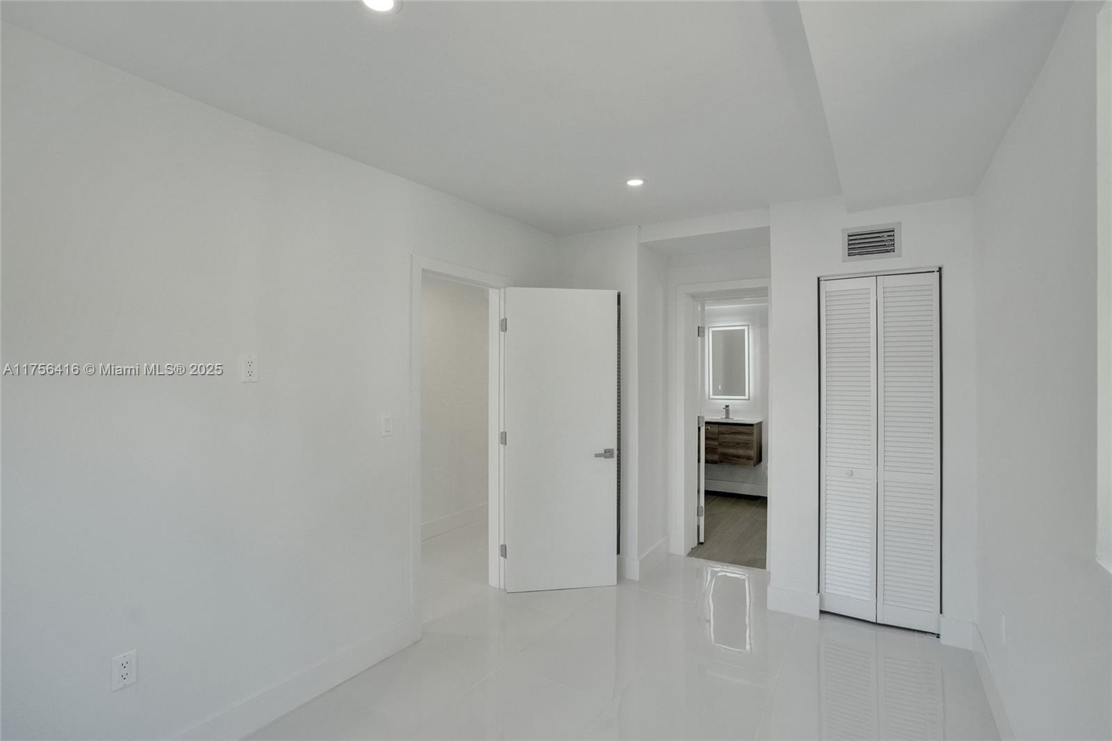 EAST VEDADO - Residential
