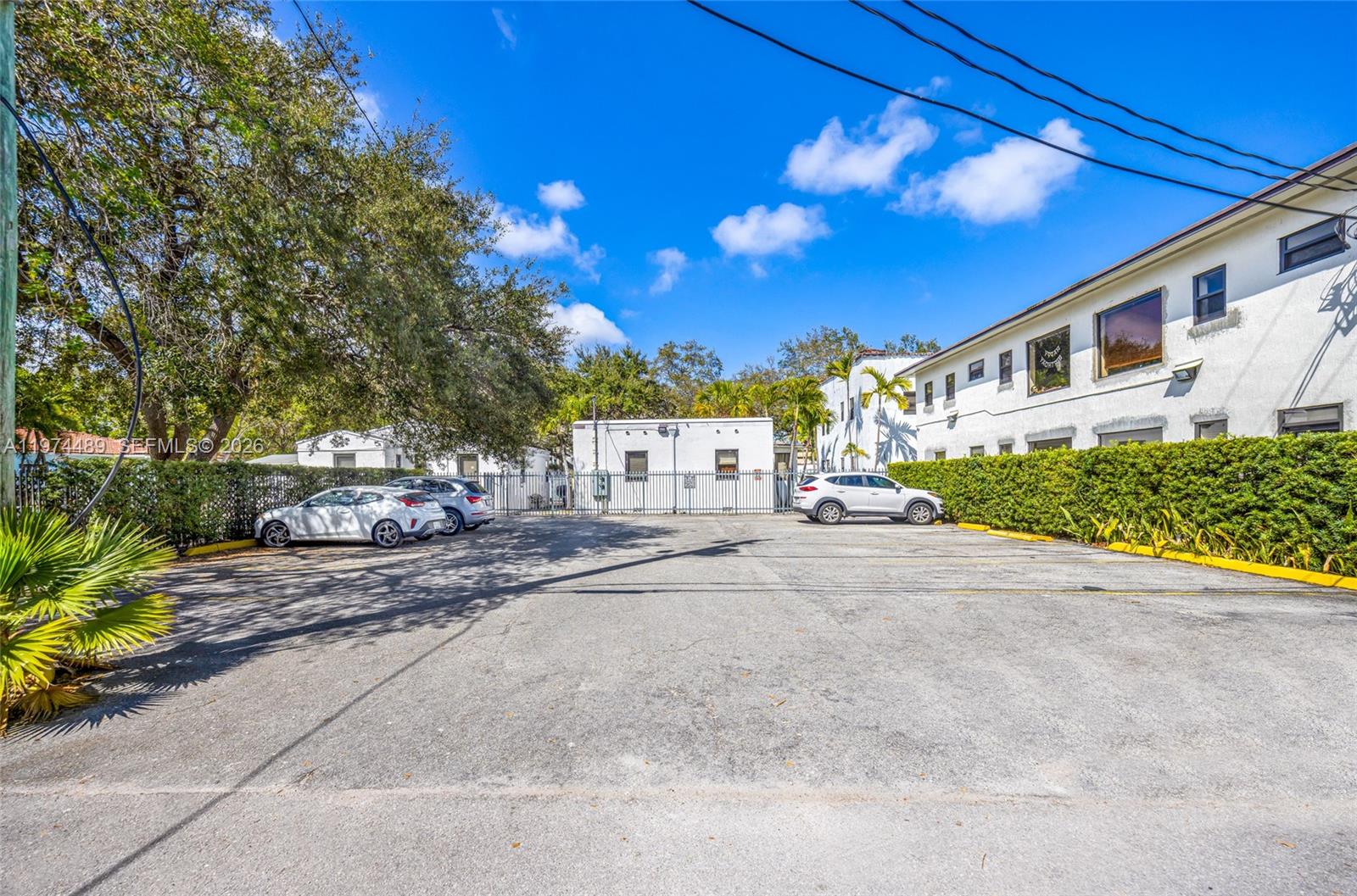 HOLLYWOOD - Residential Income