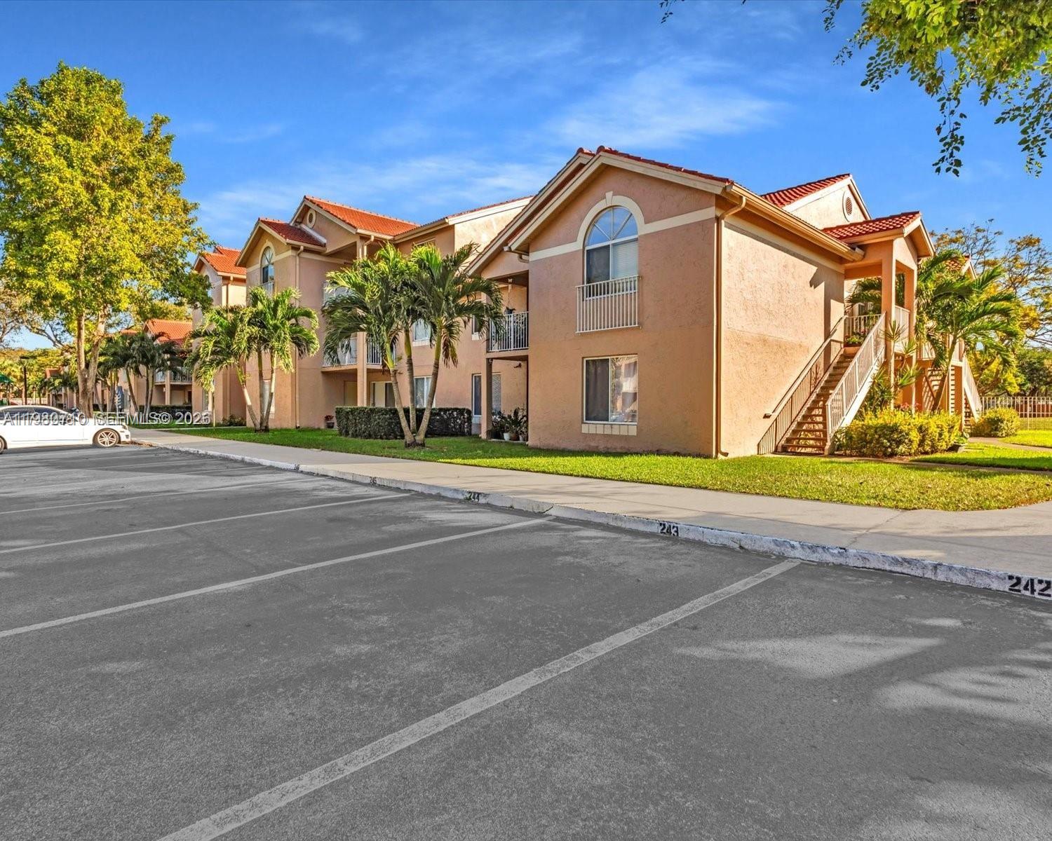 ROYAL PALM PLACE - Residential