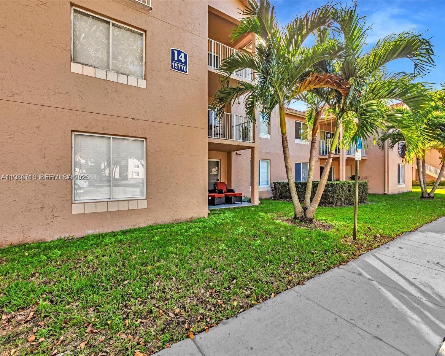 ROYAL PALM PLACE - Residential