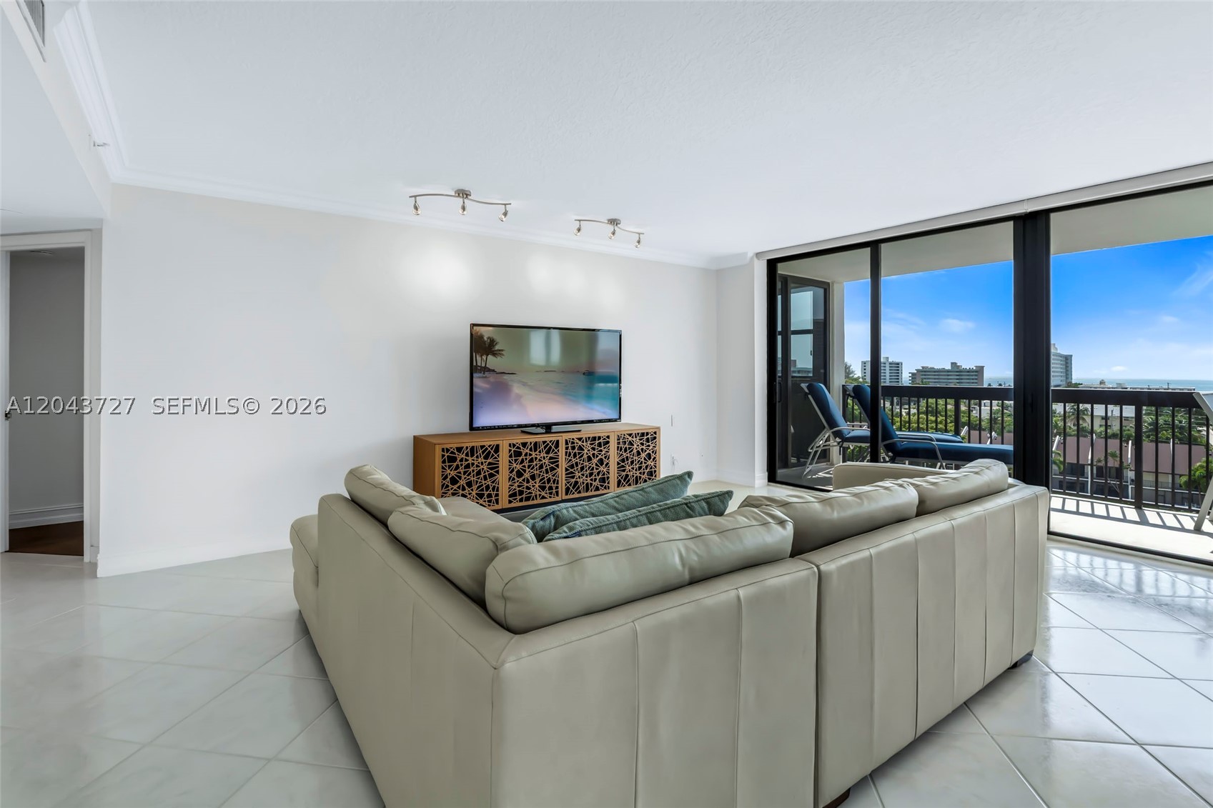 VOYAGER CONDO - Residential