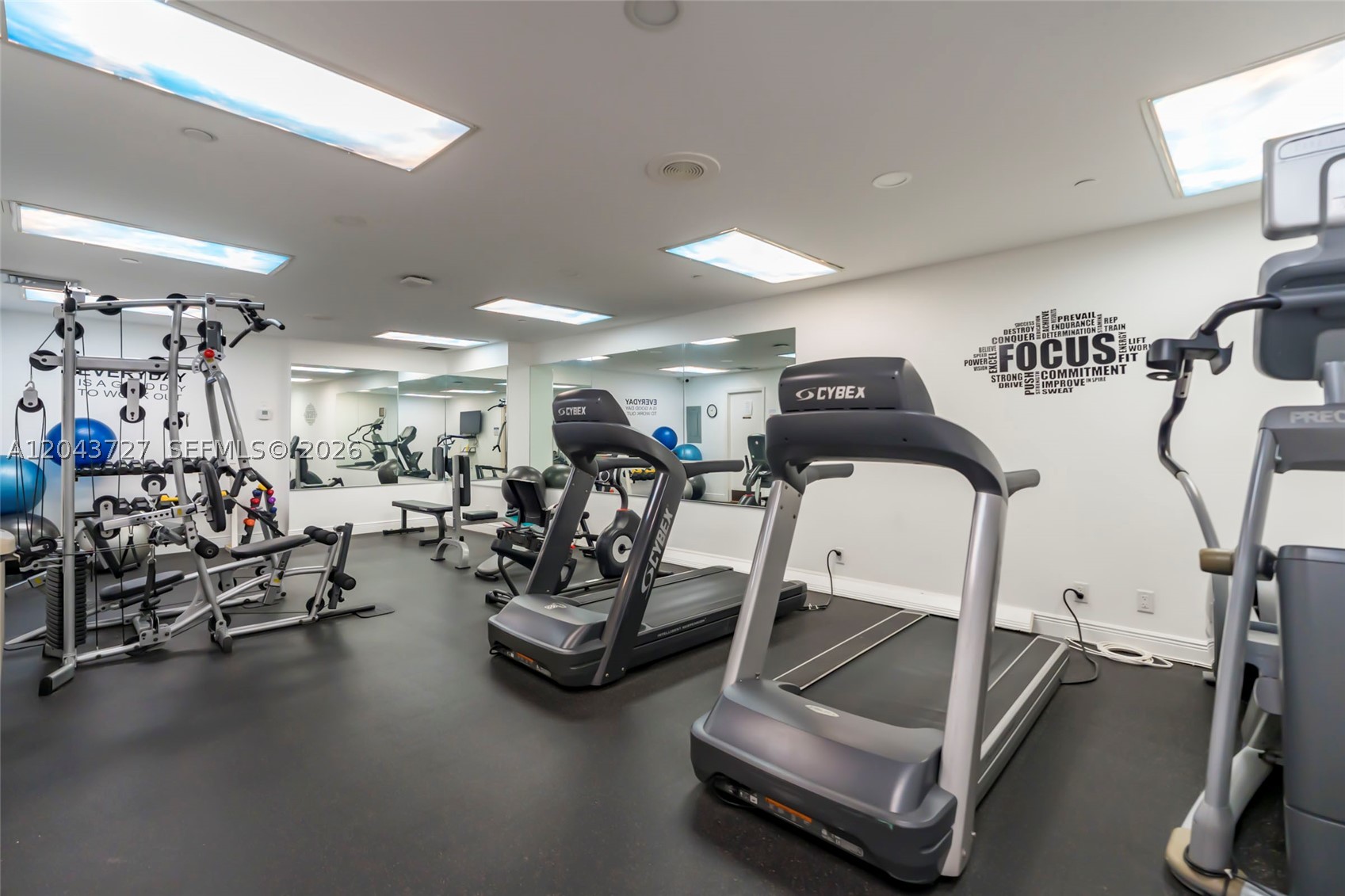 VOYAGER CONDO - Residential