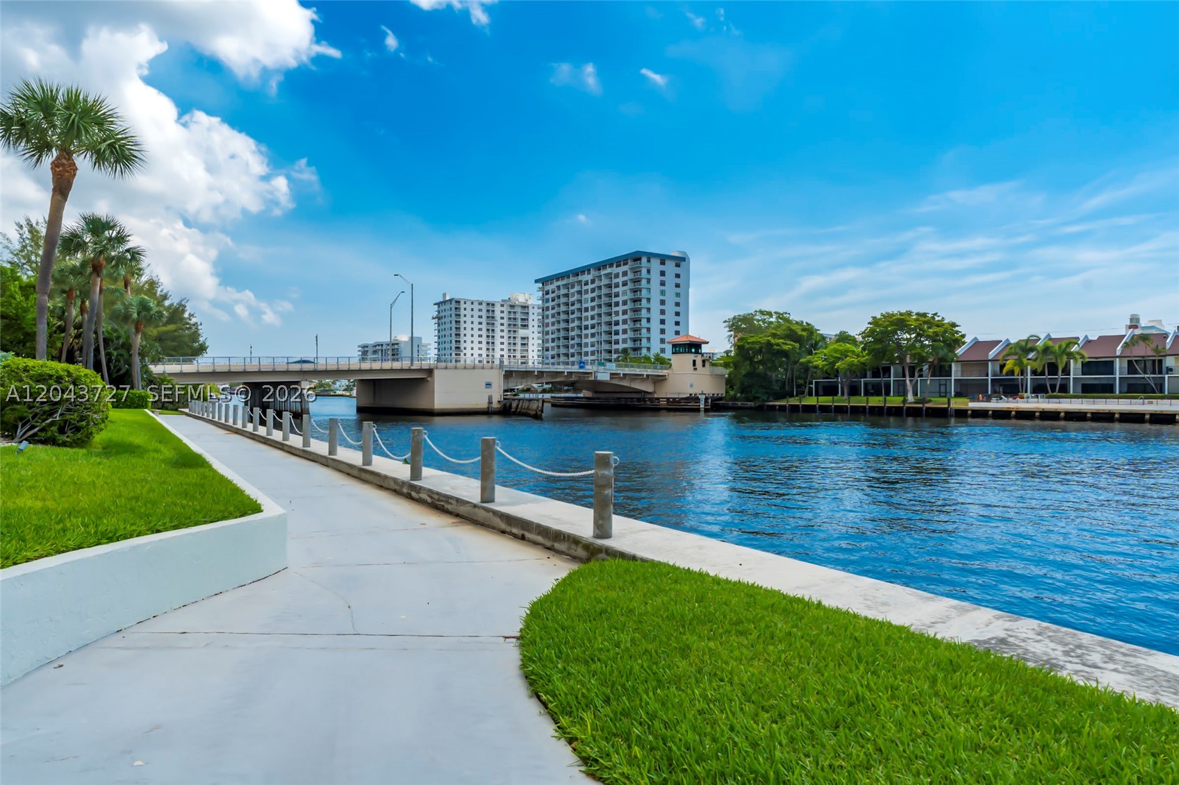 VOYAGER CONDO - Residential