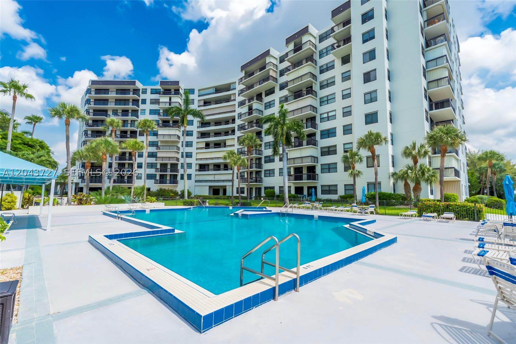 VOYAGER CONDO - Residential