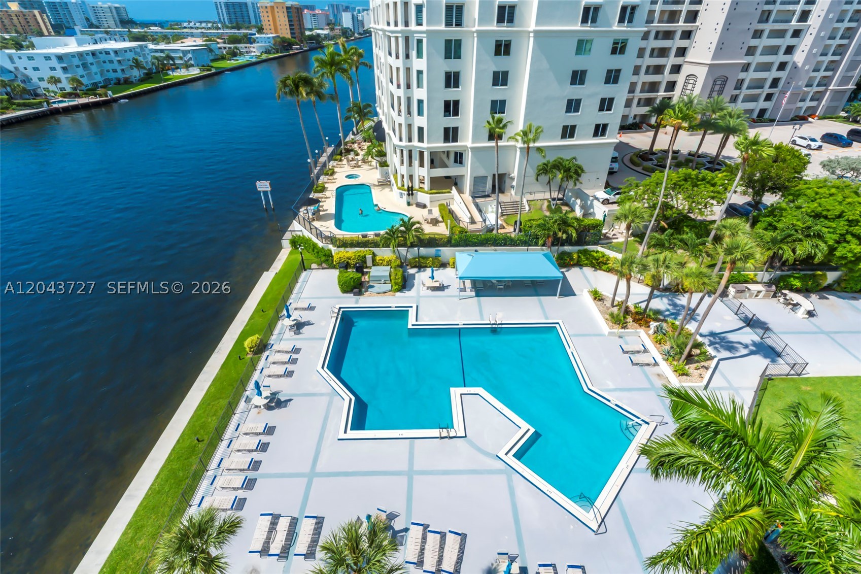 VOYAGER CONDO - Residential