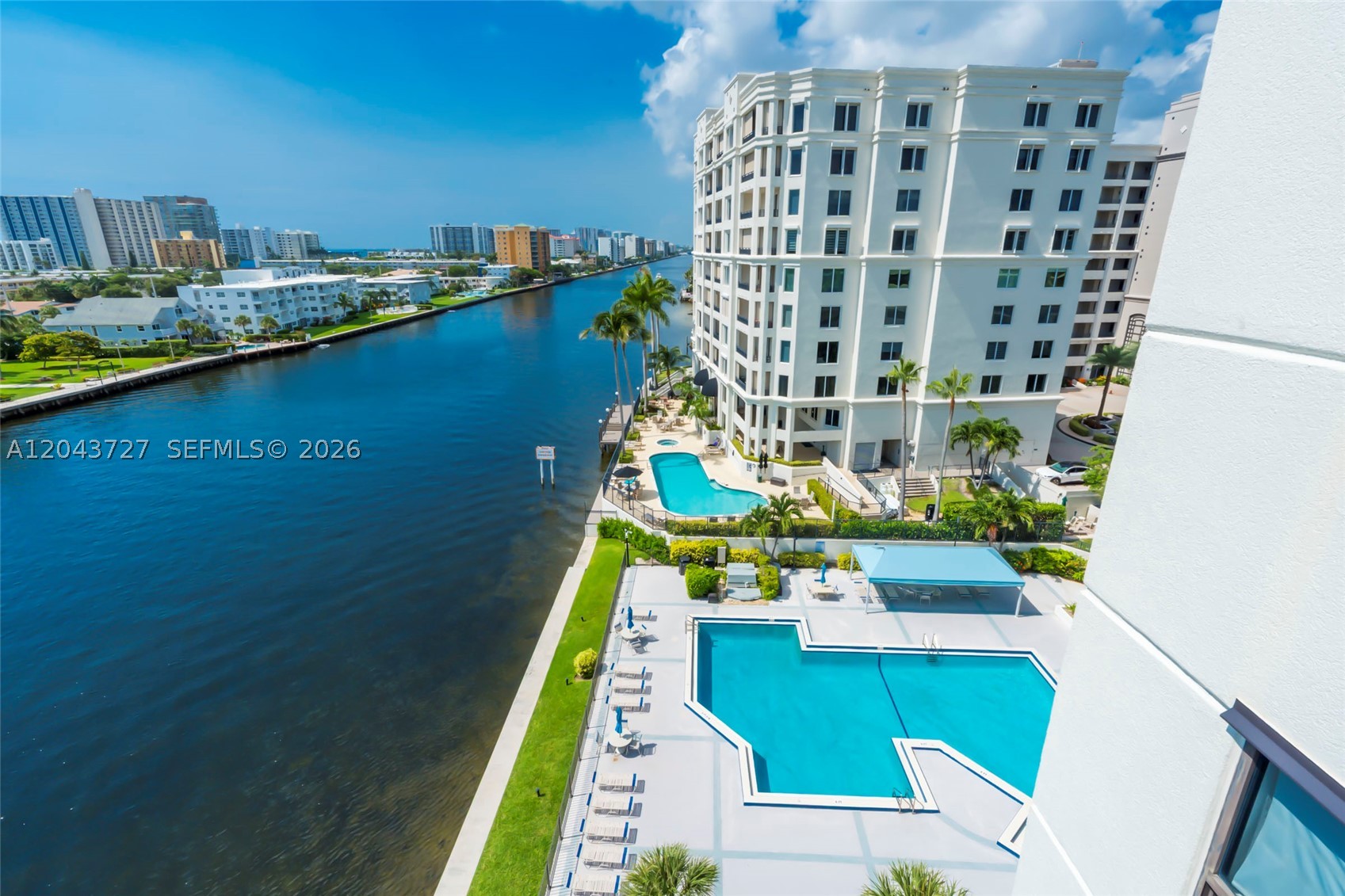 VOYAGER CONDO - Residential