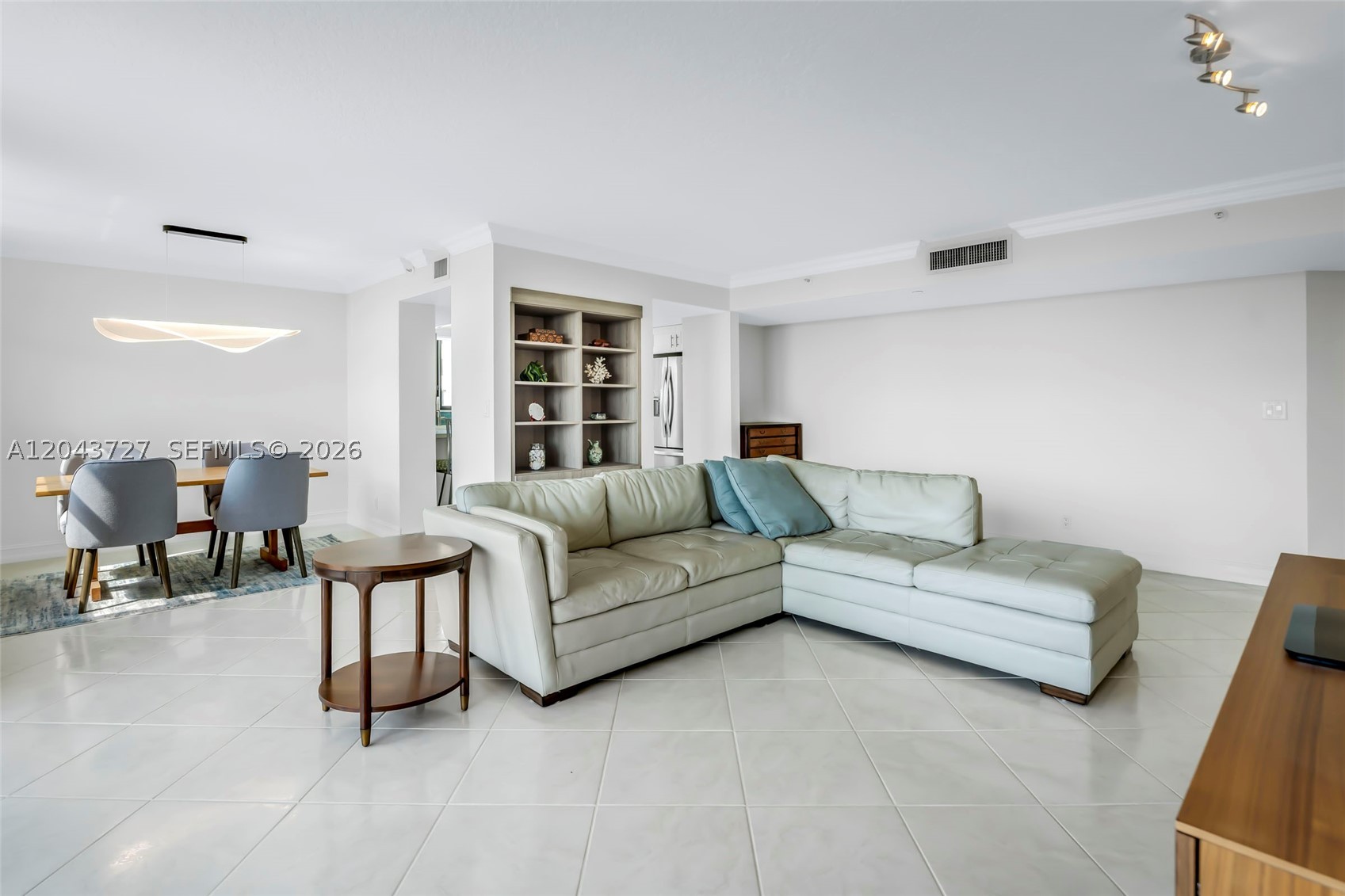 VOYAGER CONDO - Residential