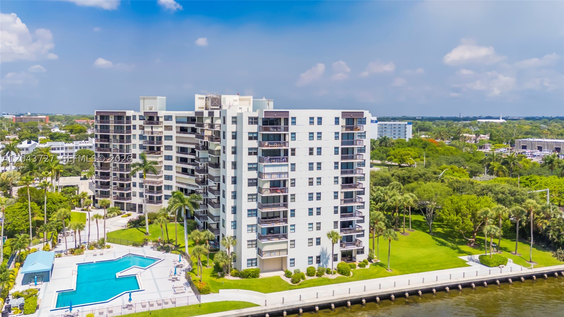 VOYAGER CONDO - Residential