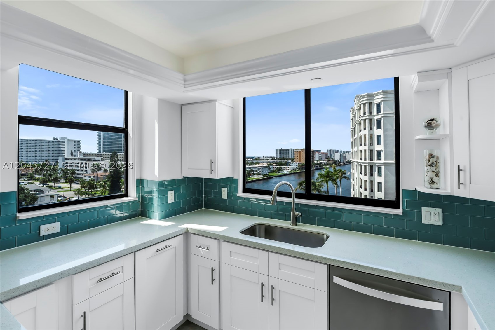 VOYAGER CONDO - Residential