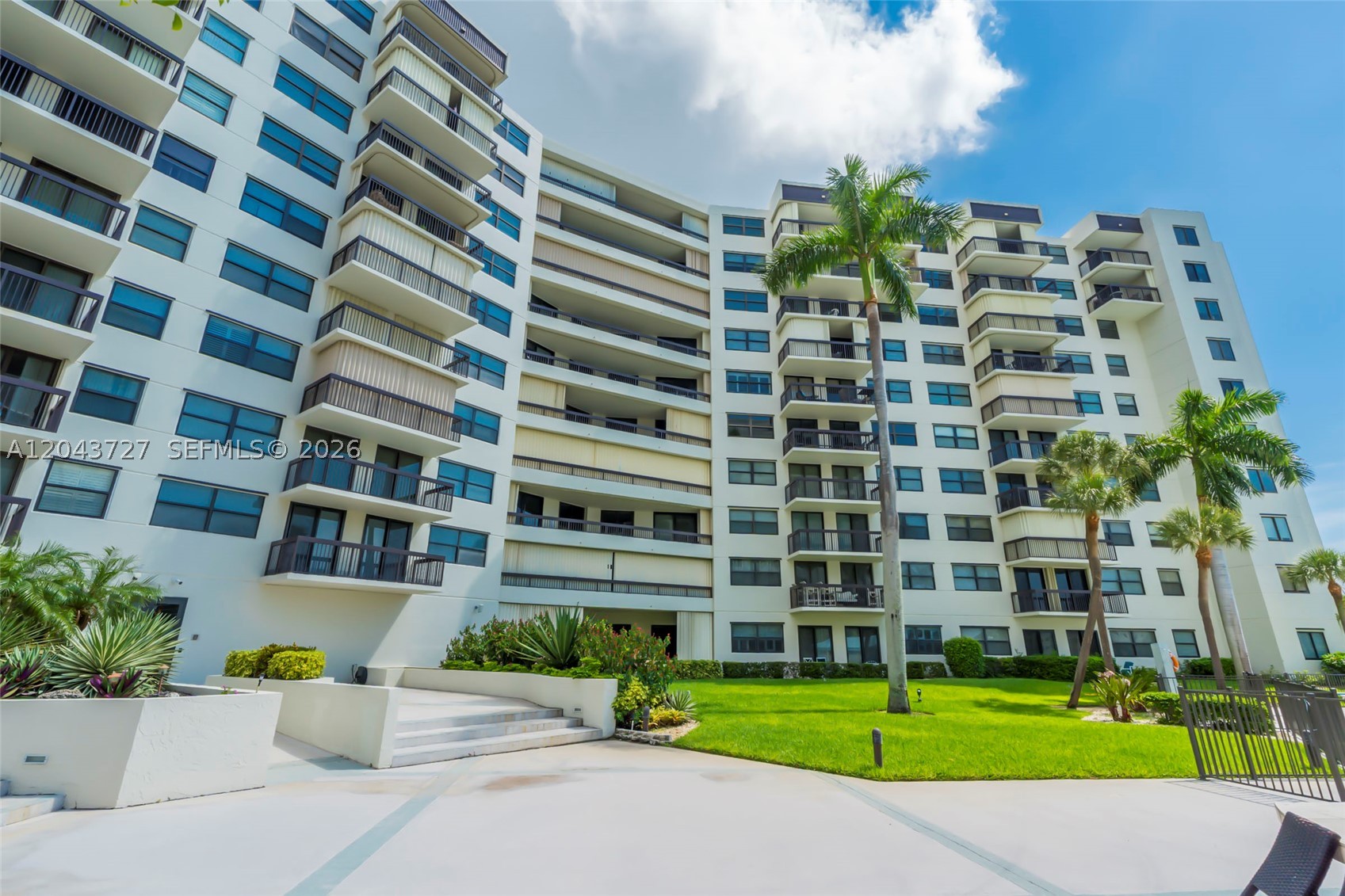 VOYAGER CONDO - Residential
