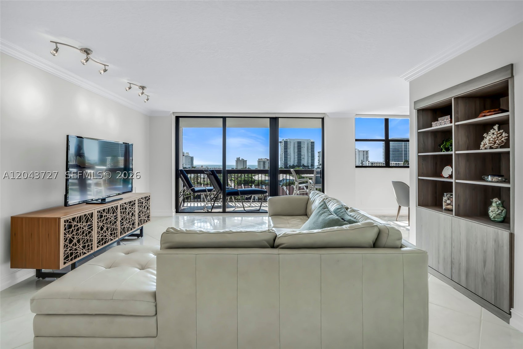 VOYAGER CONDO - Residential