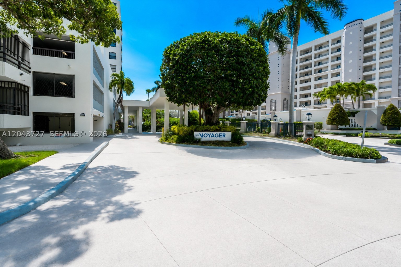 VOYAGER CONDO - Residential