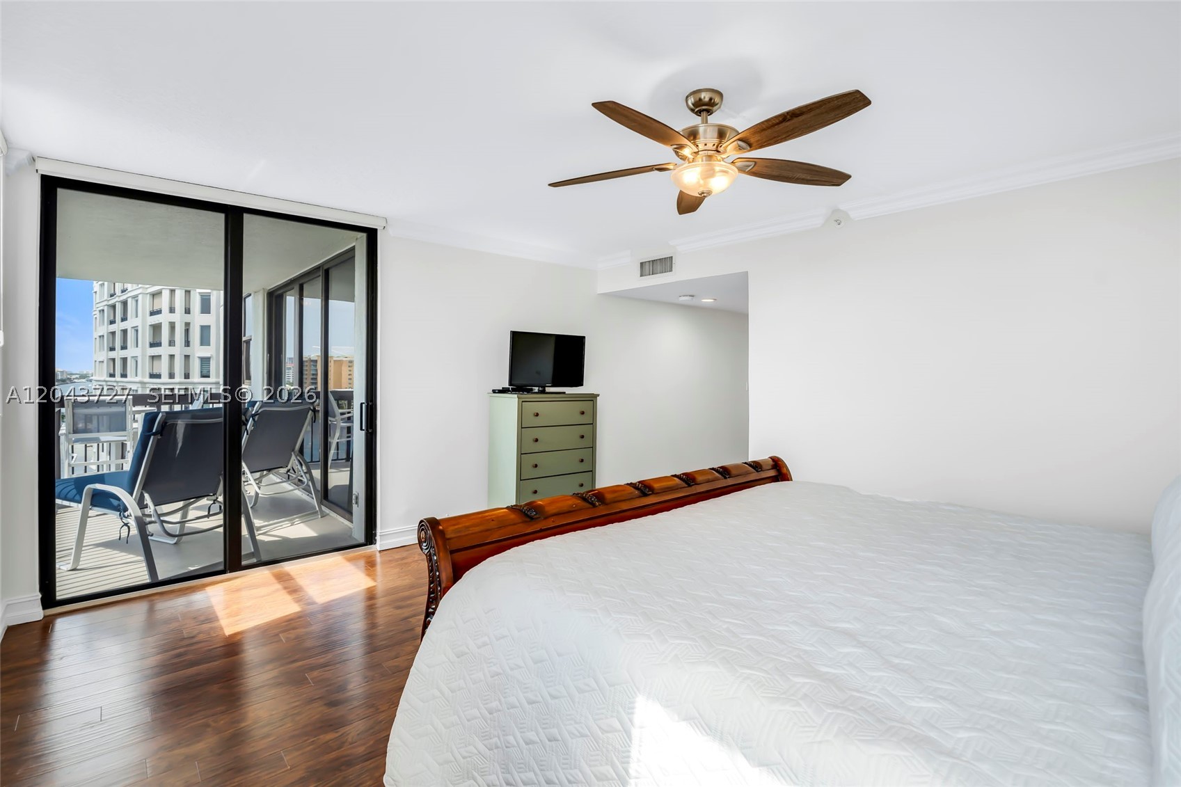 VOYAGER CONDO - Residential