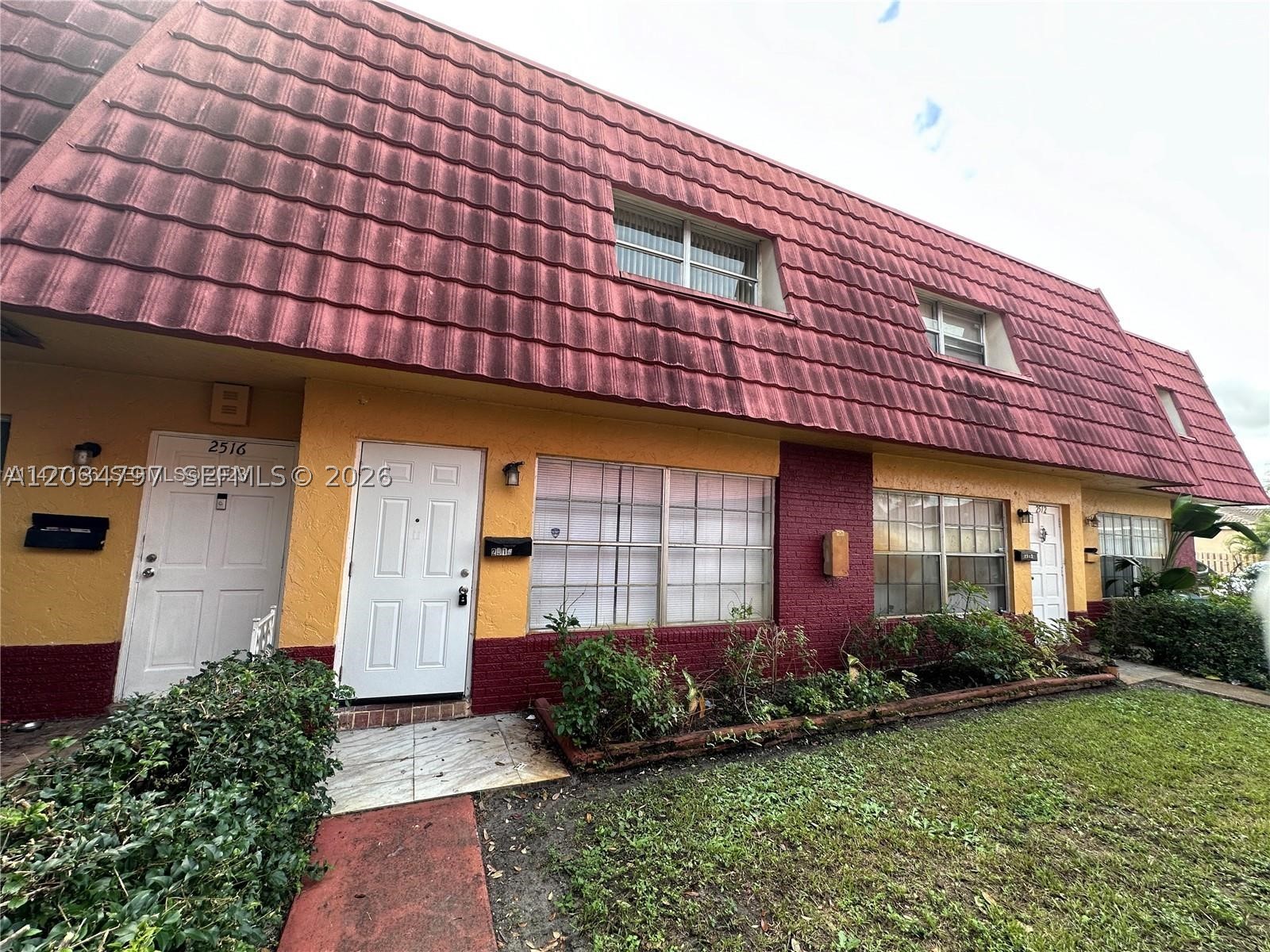 INVESTORS ONLY.  2 BEDROOM 1.5 BATHROOM TOWNHOME, WASHER AND DRYER INSIDE THE UNIT, , LIVING, KITCHEN AND DINING DOWNSTAIRS, BEDROOM AND FULL BATHROOM UPSTAIRS, CENTRAL AC UNIT, LOTS OF NATURAL LIGHT, CAN NOT MISS THIS OPPORTUNITY. CURRENTLY RENTED AT $1750.00