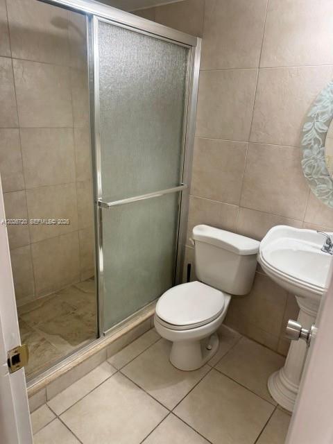 LAKES OF INVERRARY CONDO - Residential Lease
