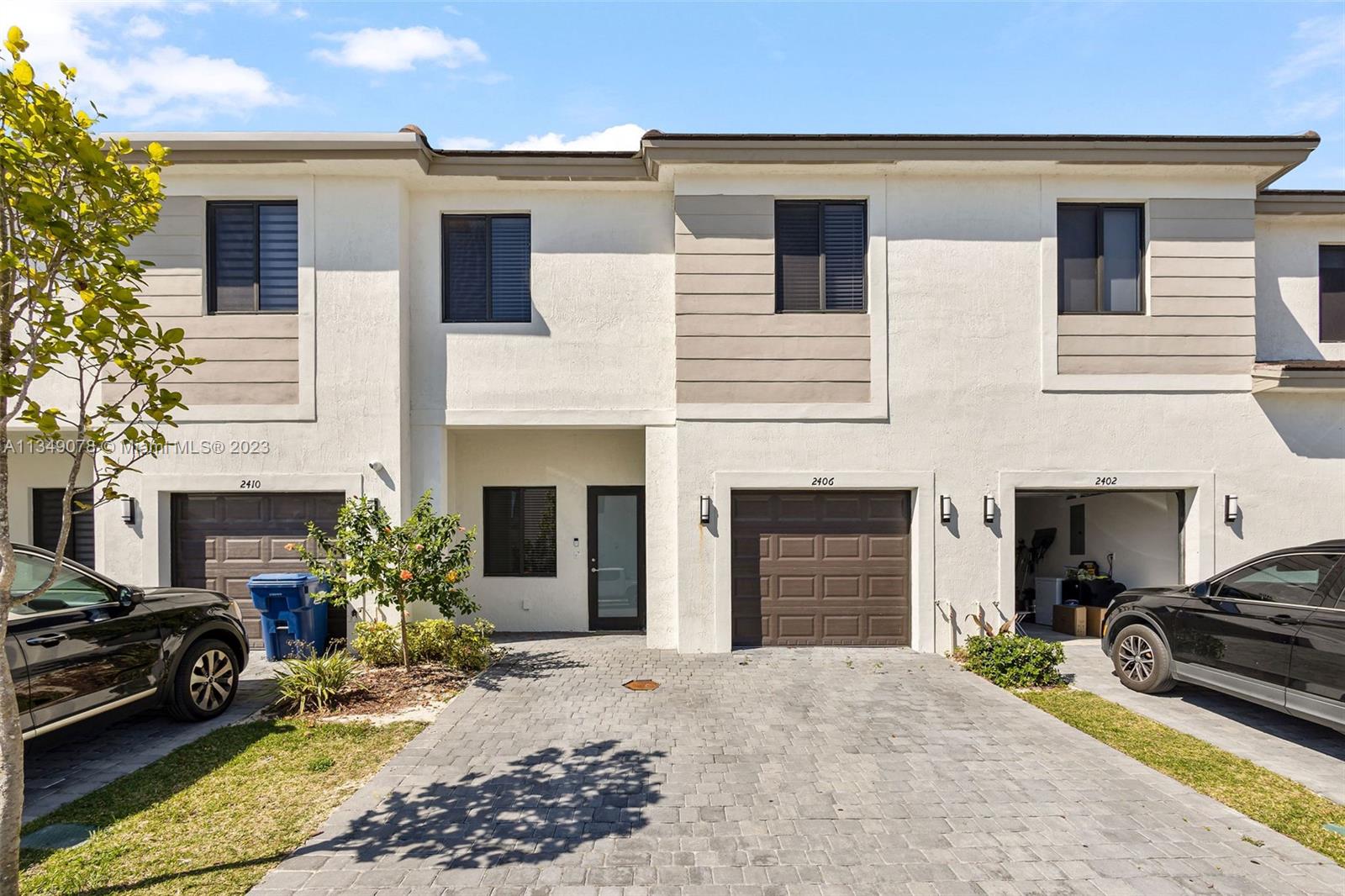 Come live in this new townhome in century square.. Townhouse features 4 bedrooms,3.5 bathrooms, upgraded floors, window treatments and a very spacious backyard. Conveniently located next to publix, Walmart, CVS, banks, restaurants, schools and more.