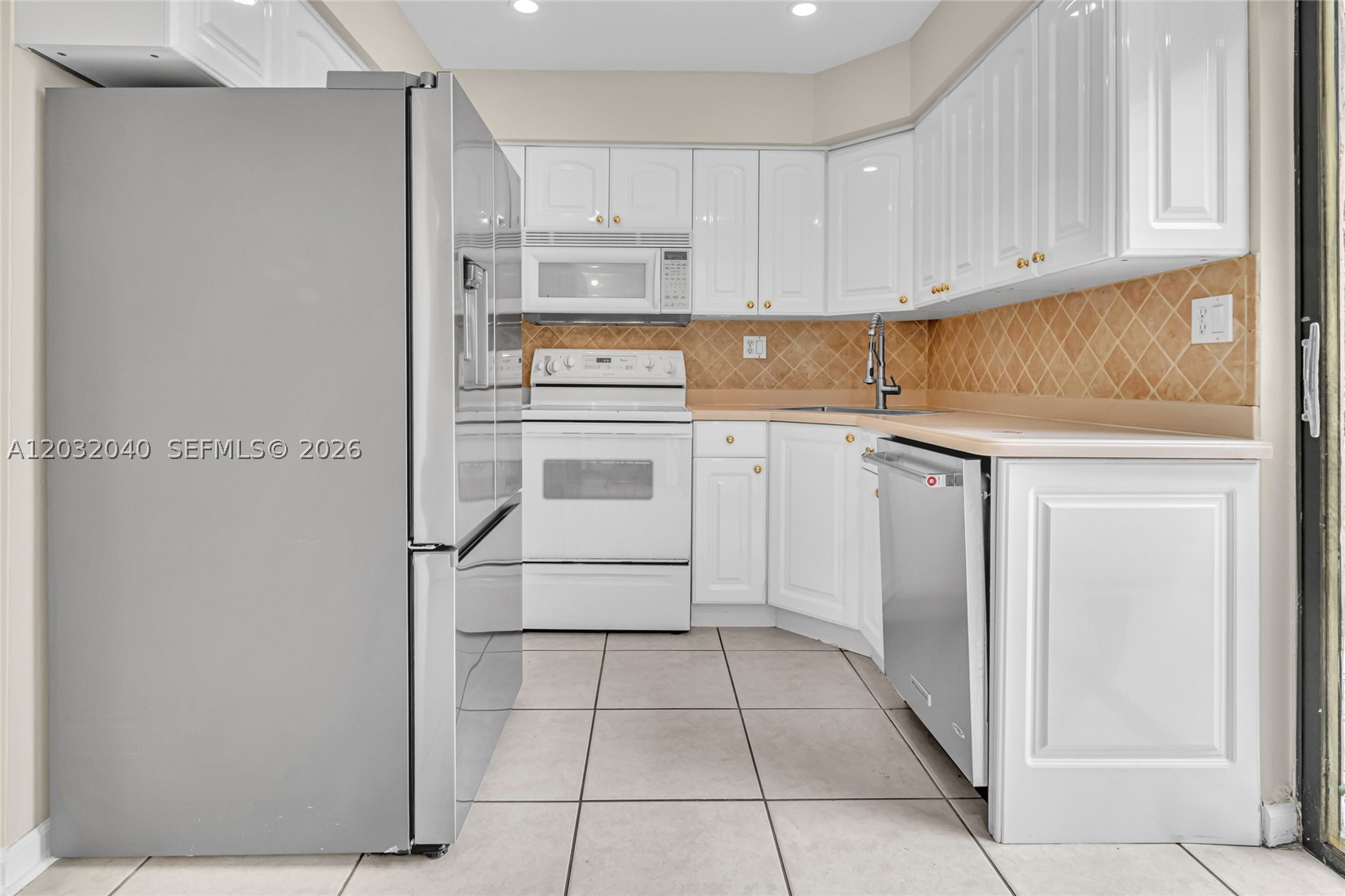 WIMBLEDON AT JACARANDA CO - Residential