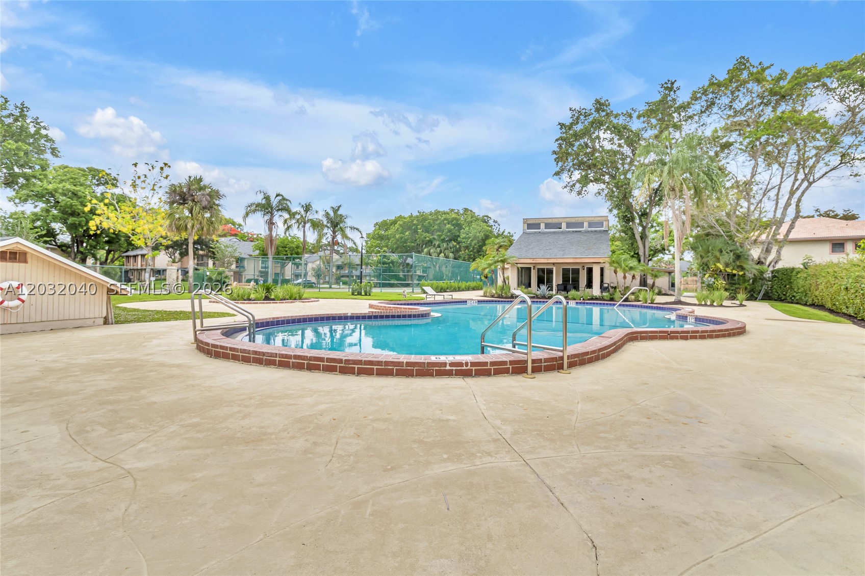 WIMBLEDON AT JACARANDA CO - Residential