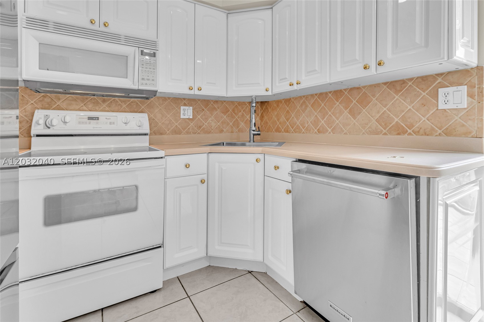 WIMBLEDON AT JACARANDA CO - Residential