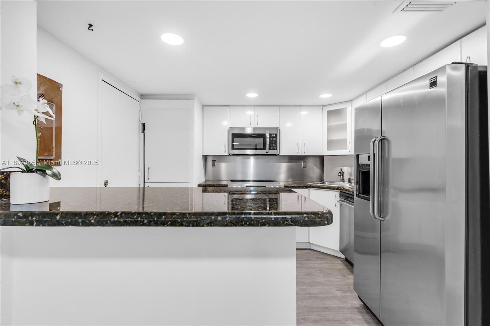 BRICKELL BAY CLUB CONDO - Residential