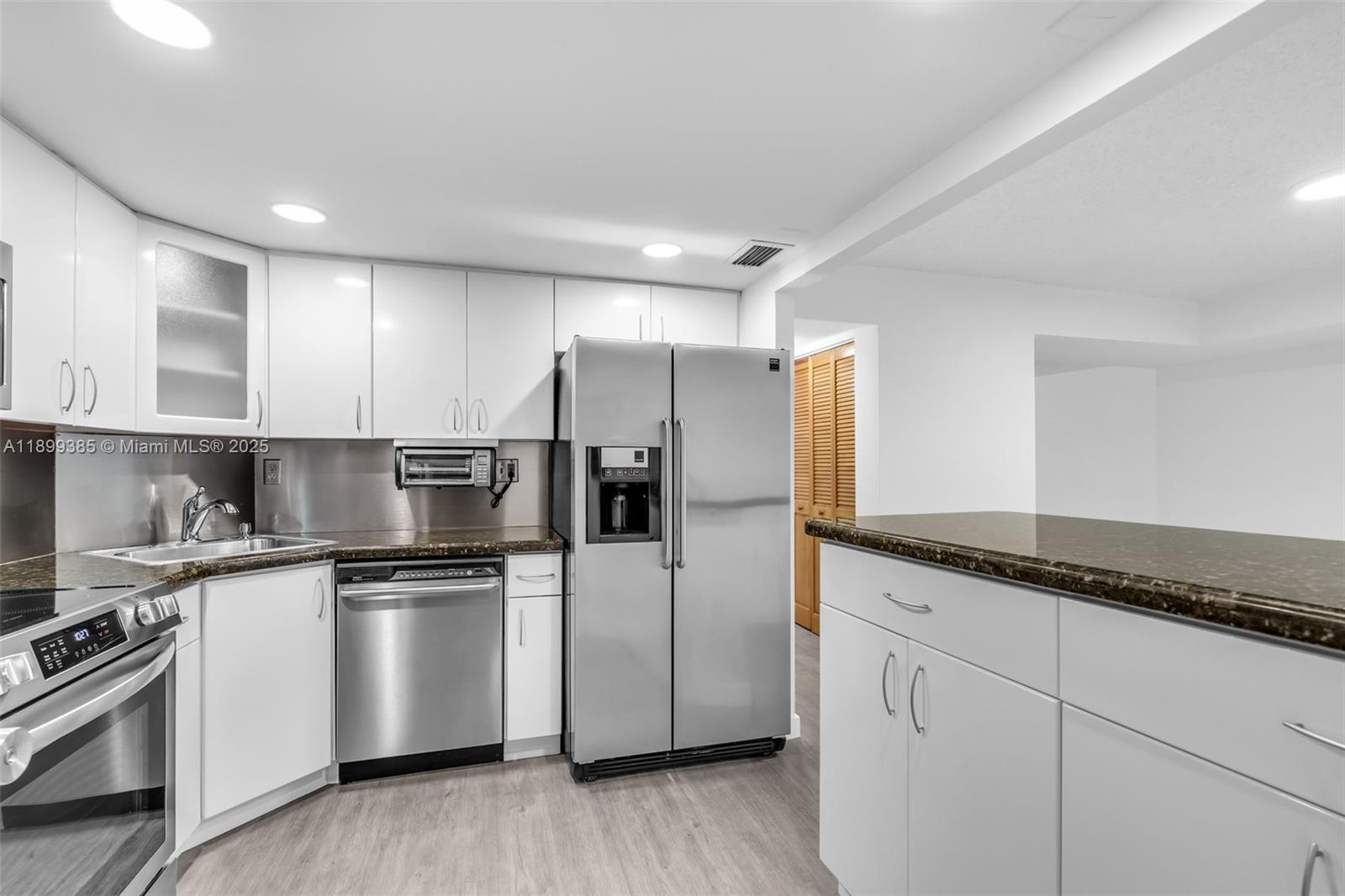 BRICKELL BAY CLUB CONDO - Residential
