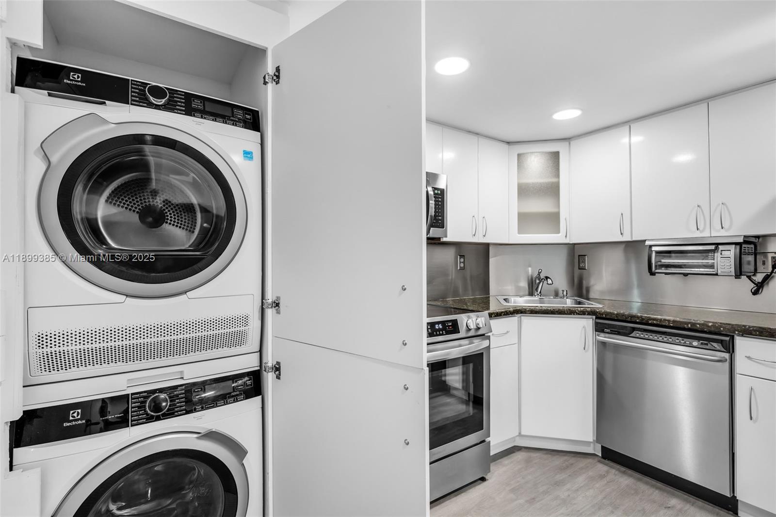 BRICKELL BAY CLUB CONDO - Residential