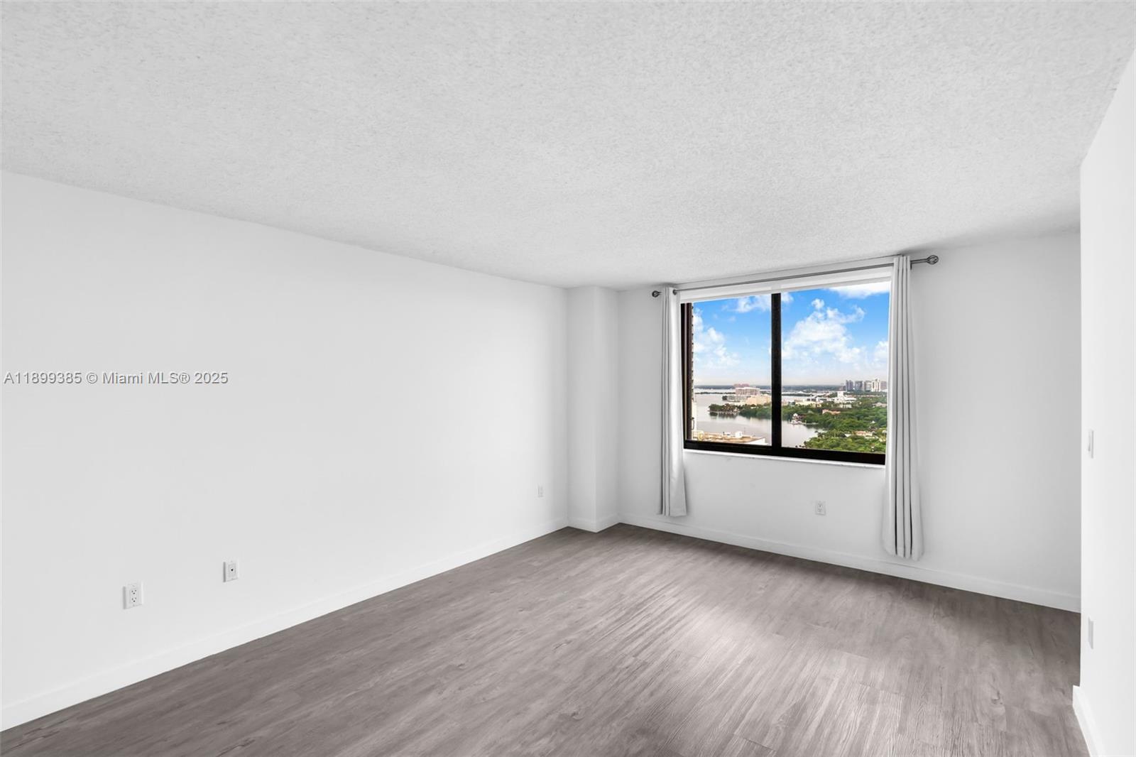 BRICKELL BAY CLUB CONDO - Residential