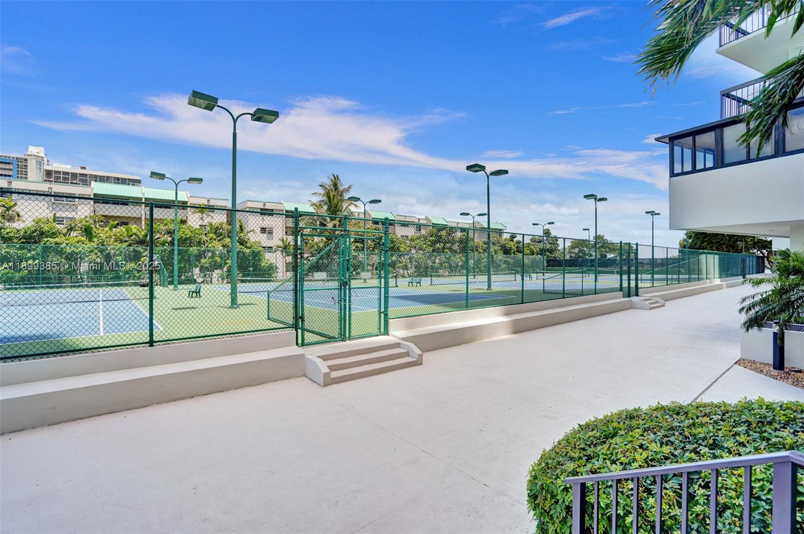 BRICKELL BAY CLUB CONDO - Residential